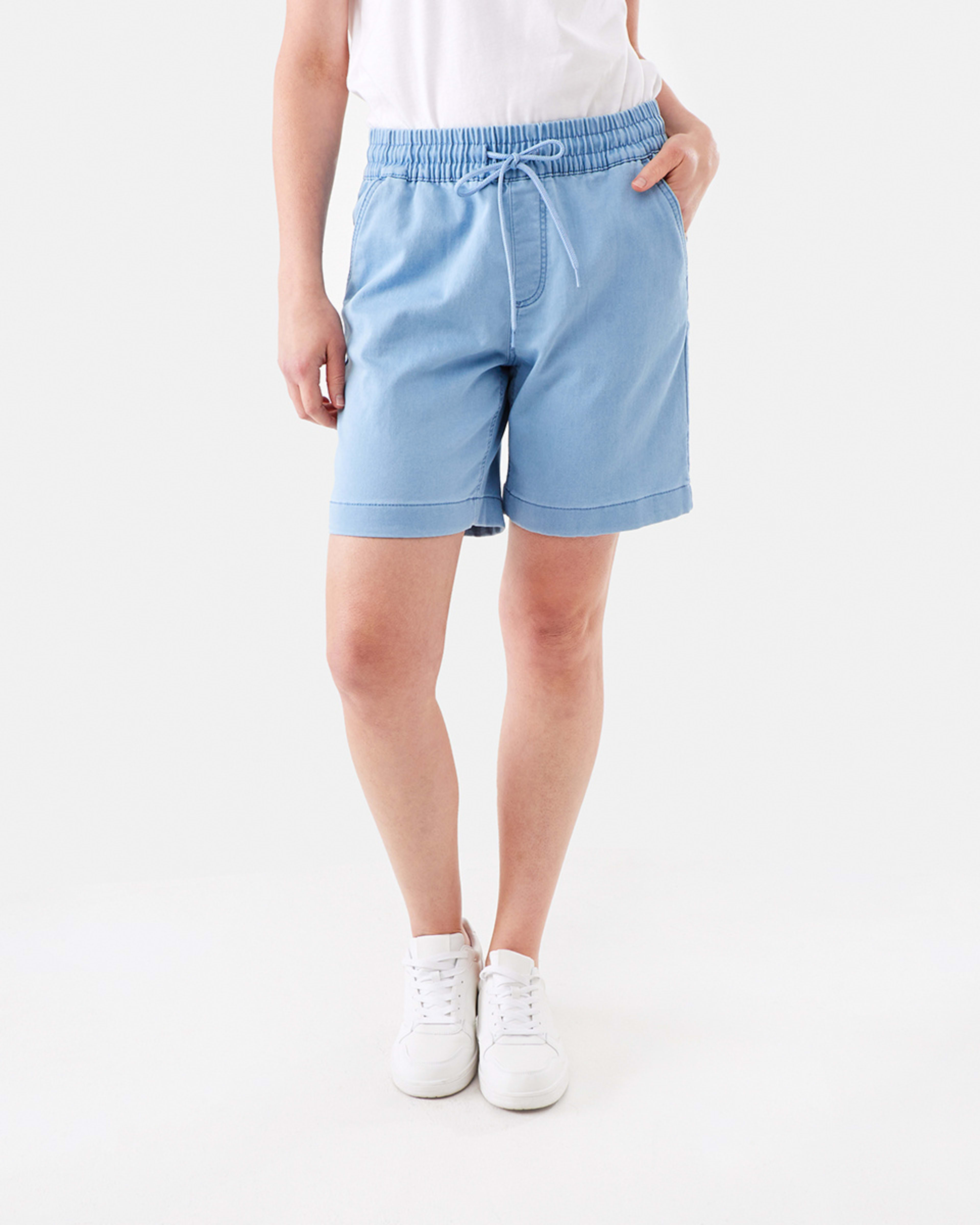 6 Jogger Shorts Light Wash, 6 of 6
