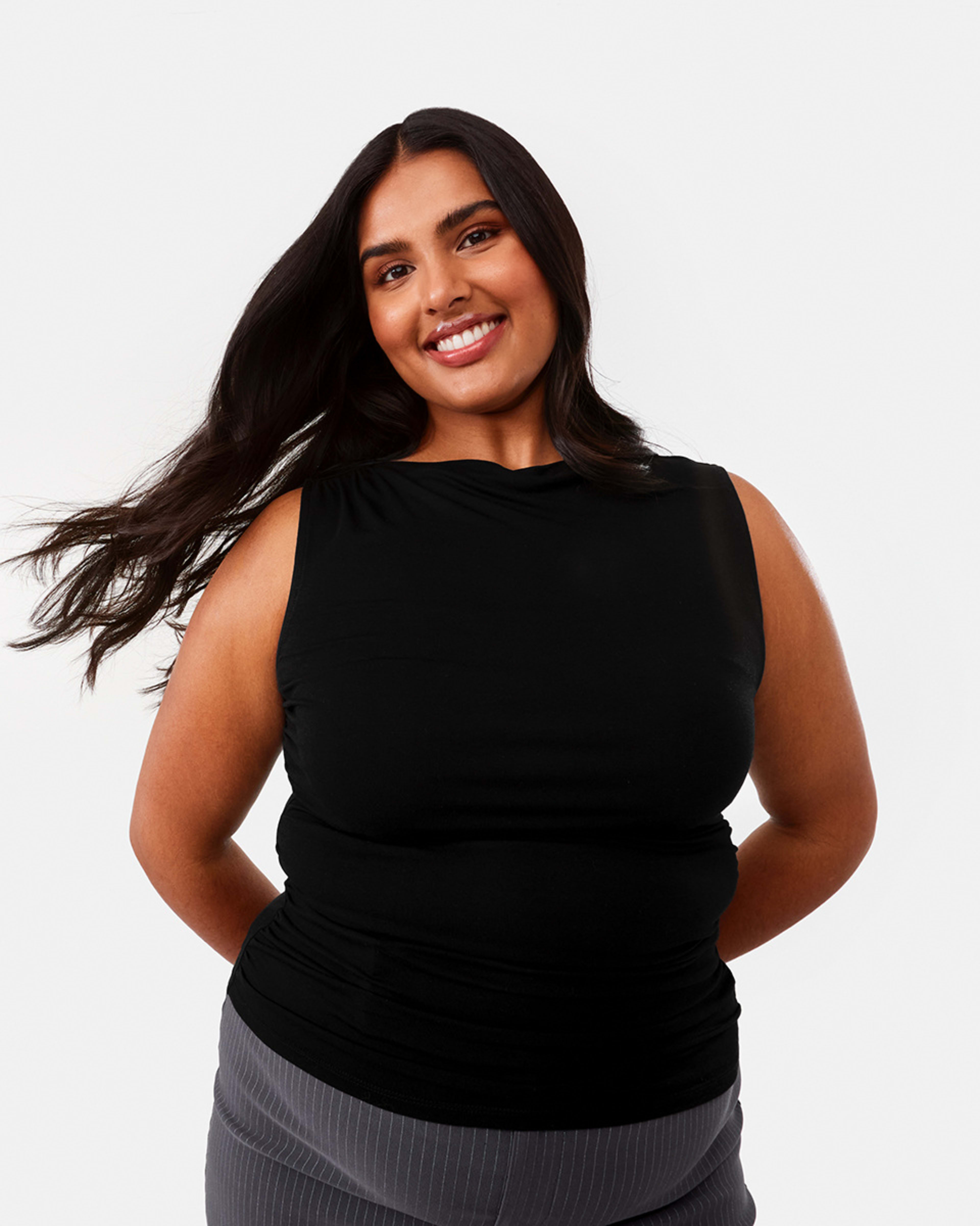 3 Sleeveless Ruched Top Black, 3 of 9