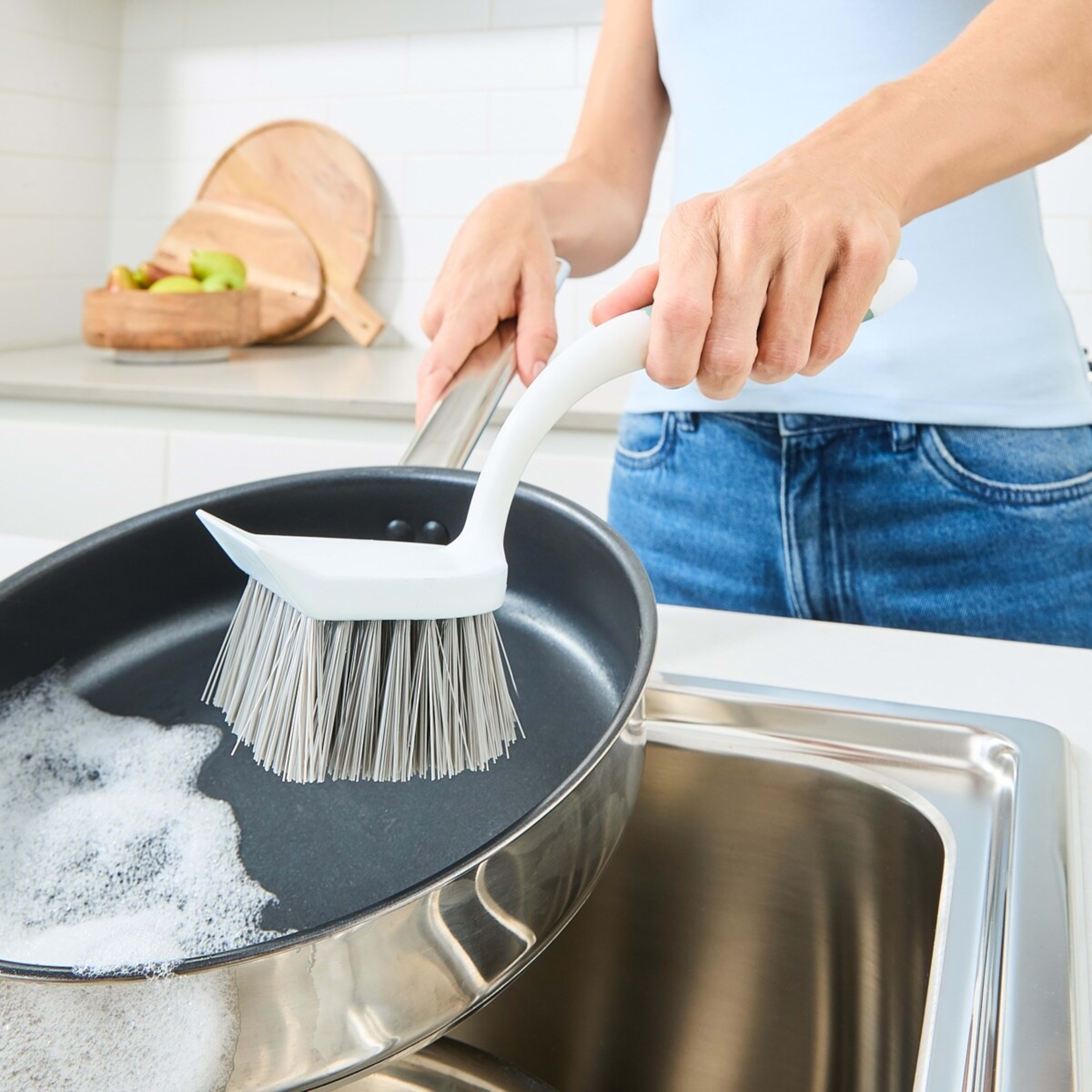 1 Scrubbing Brush with Scraper