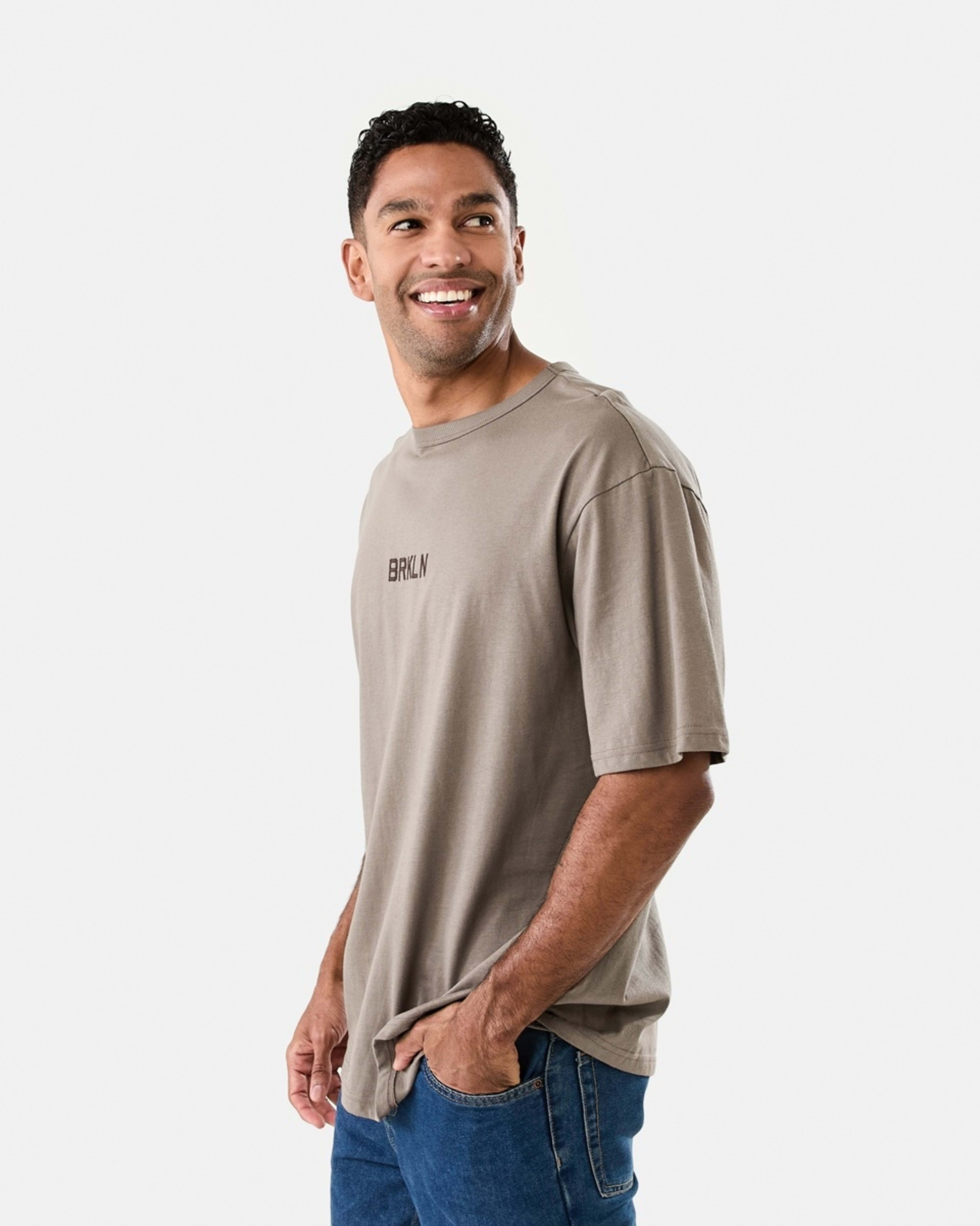 2 Oversized Graphic T-shirt Eagle Brown, 2 of 5