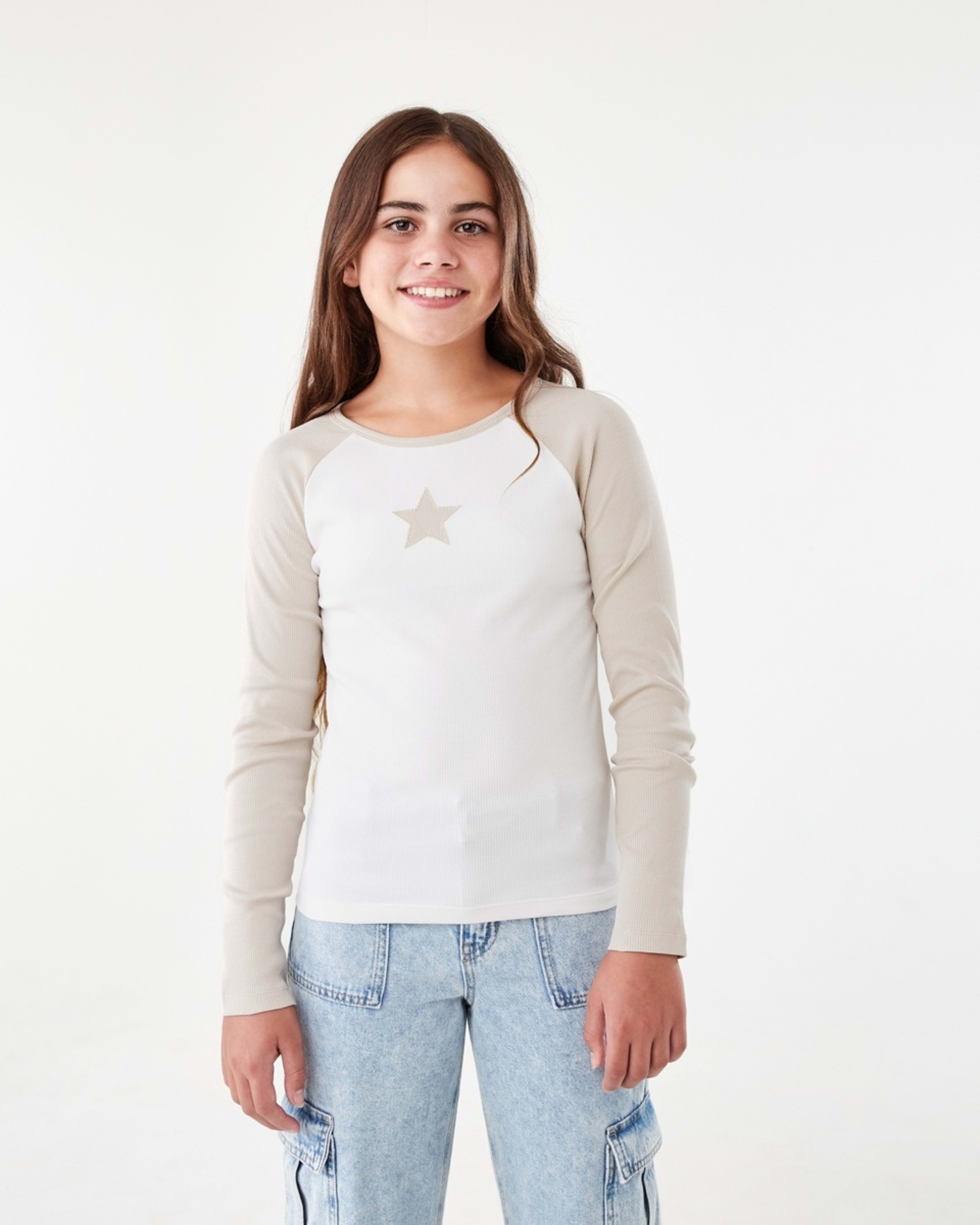 1 Long Sleeve Raglan T-shirt Bge Star, 1 of 8