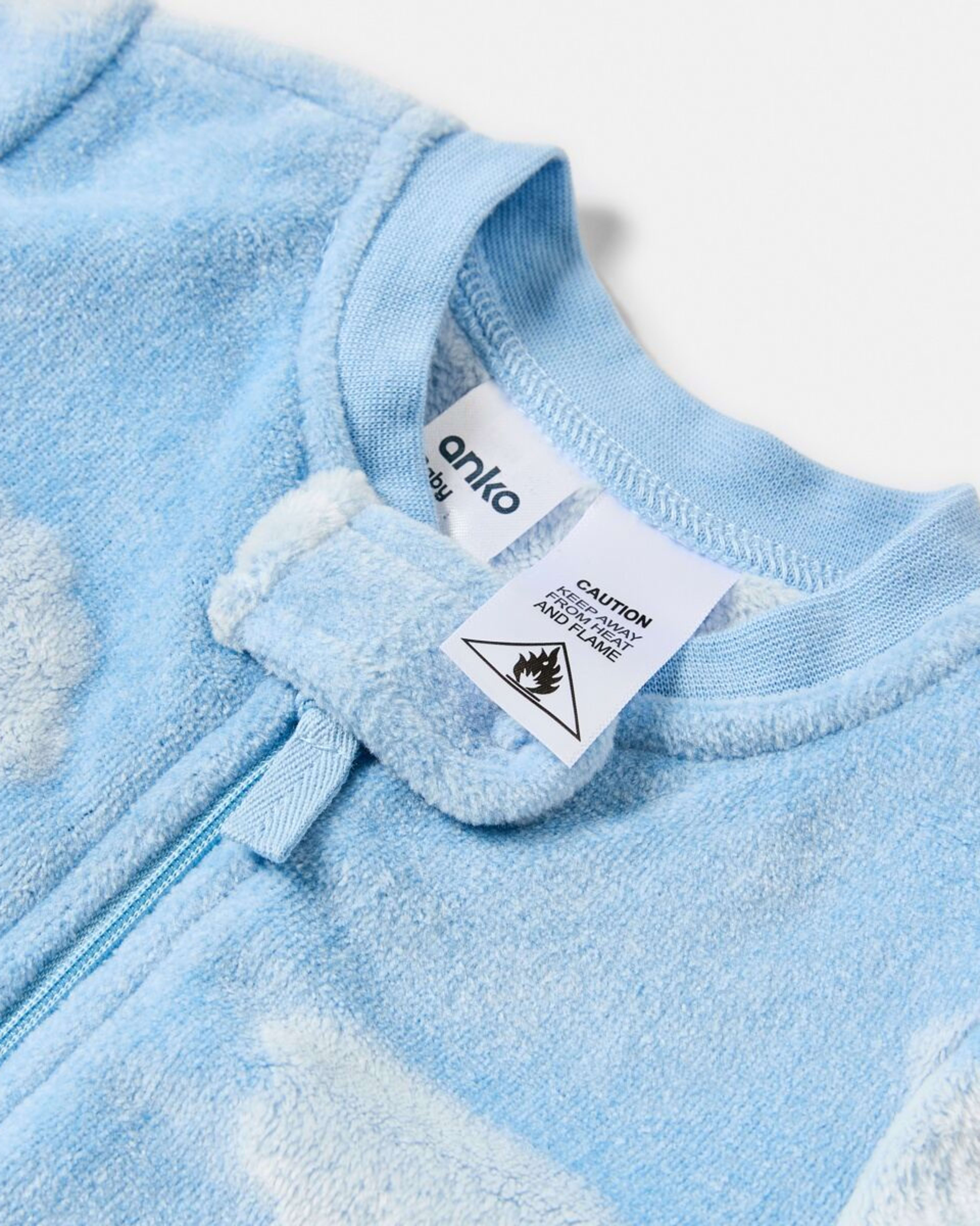 3 Fluffy Pramsuit Blu Clds, 3 of 4