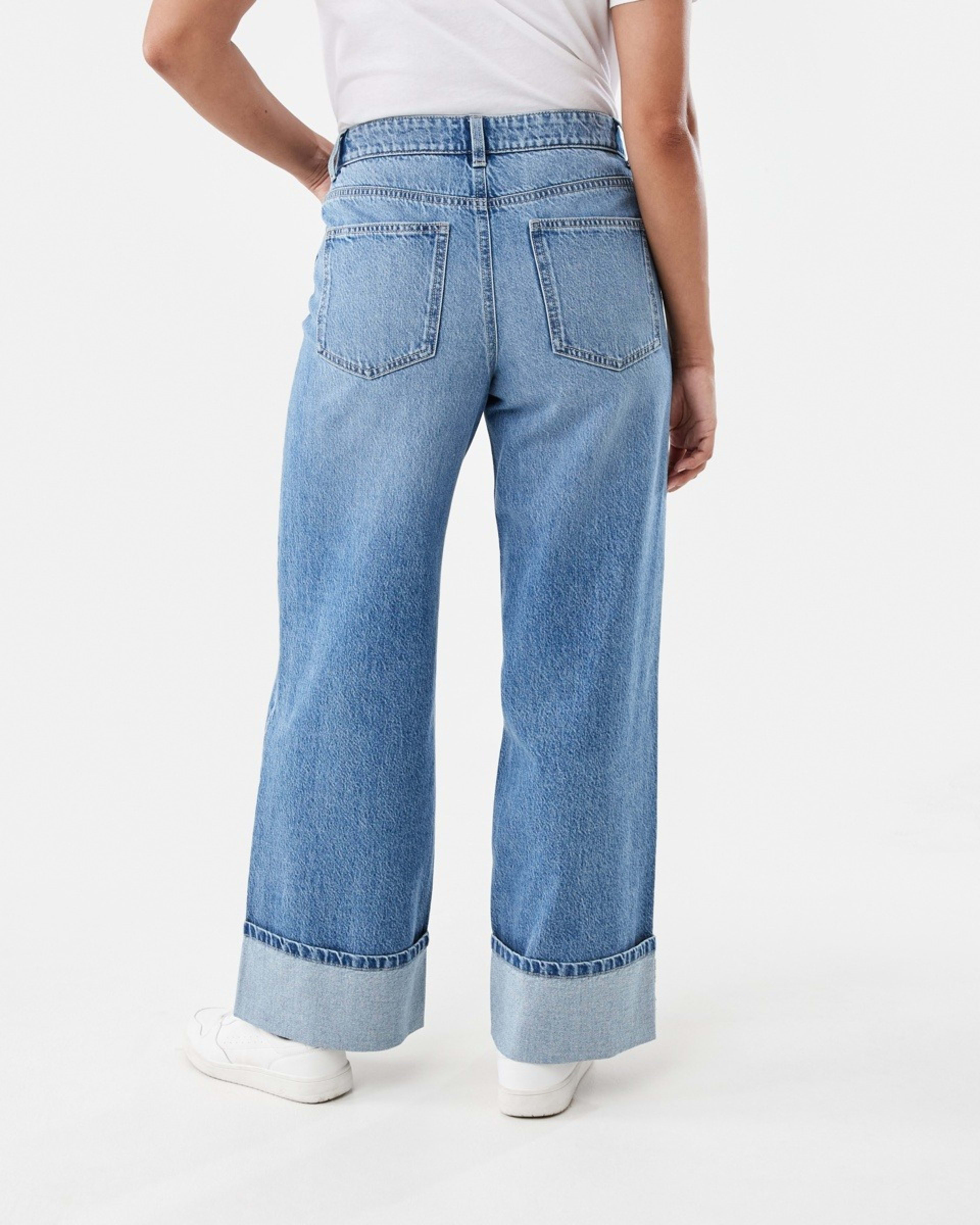 3 Cuffed Hem Jeans Light Wash, 3 of 5