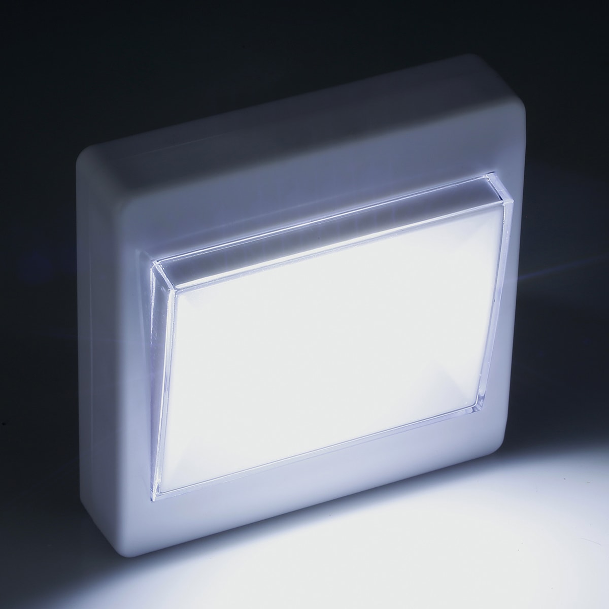 Battery operated light deals switch