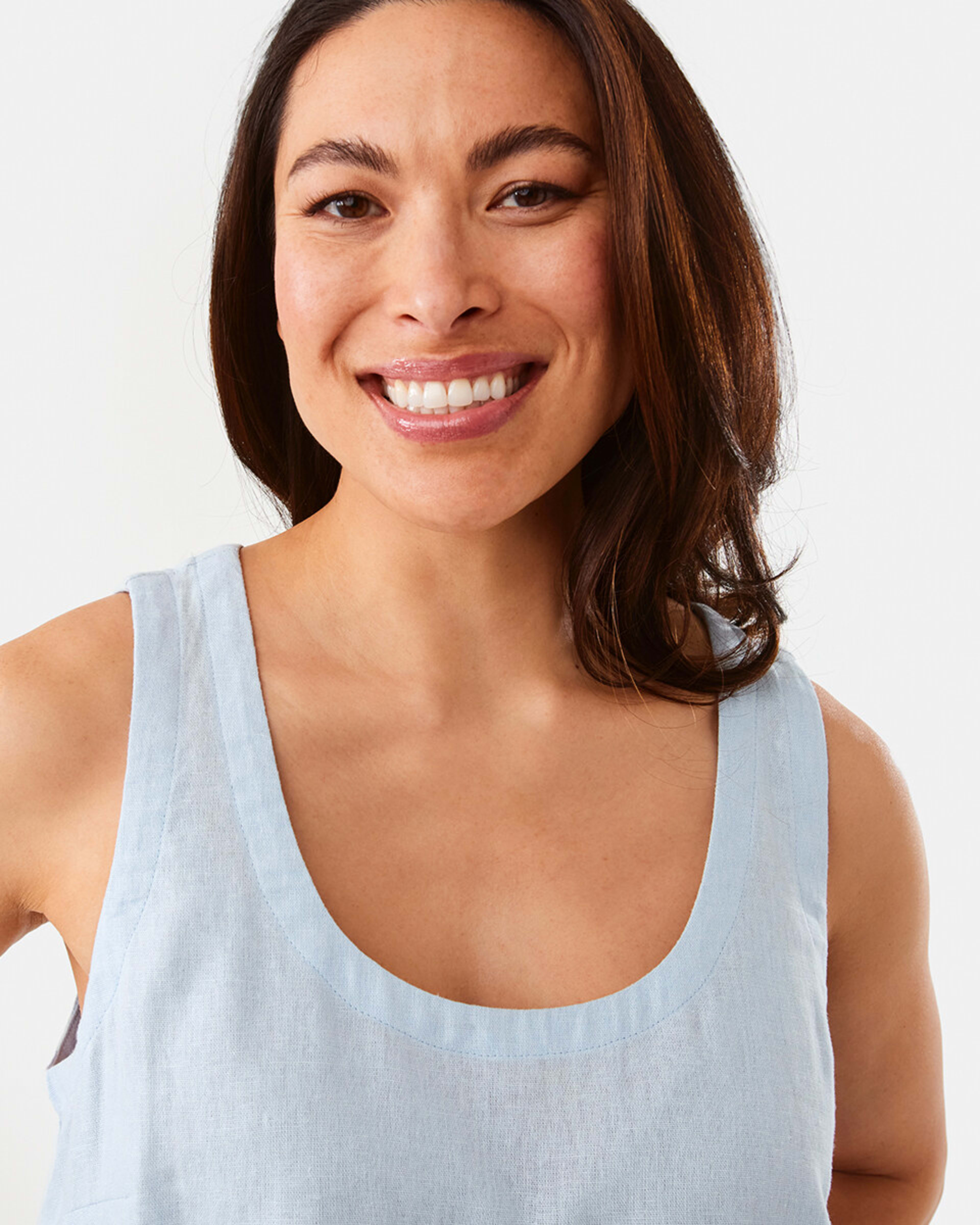 4 Sleeveless Linen Blend Scoop Neck Tank Blu Bysde, 4 of 8