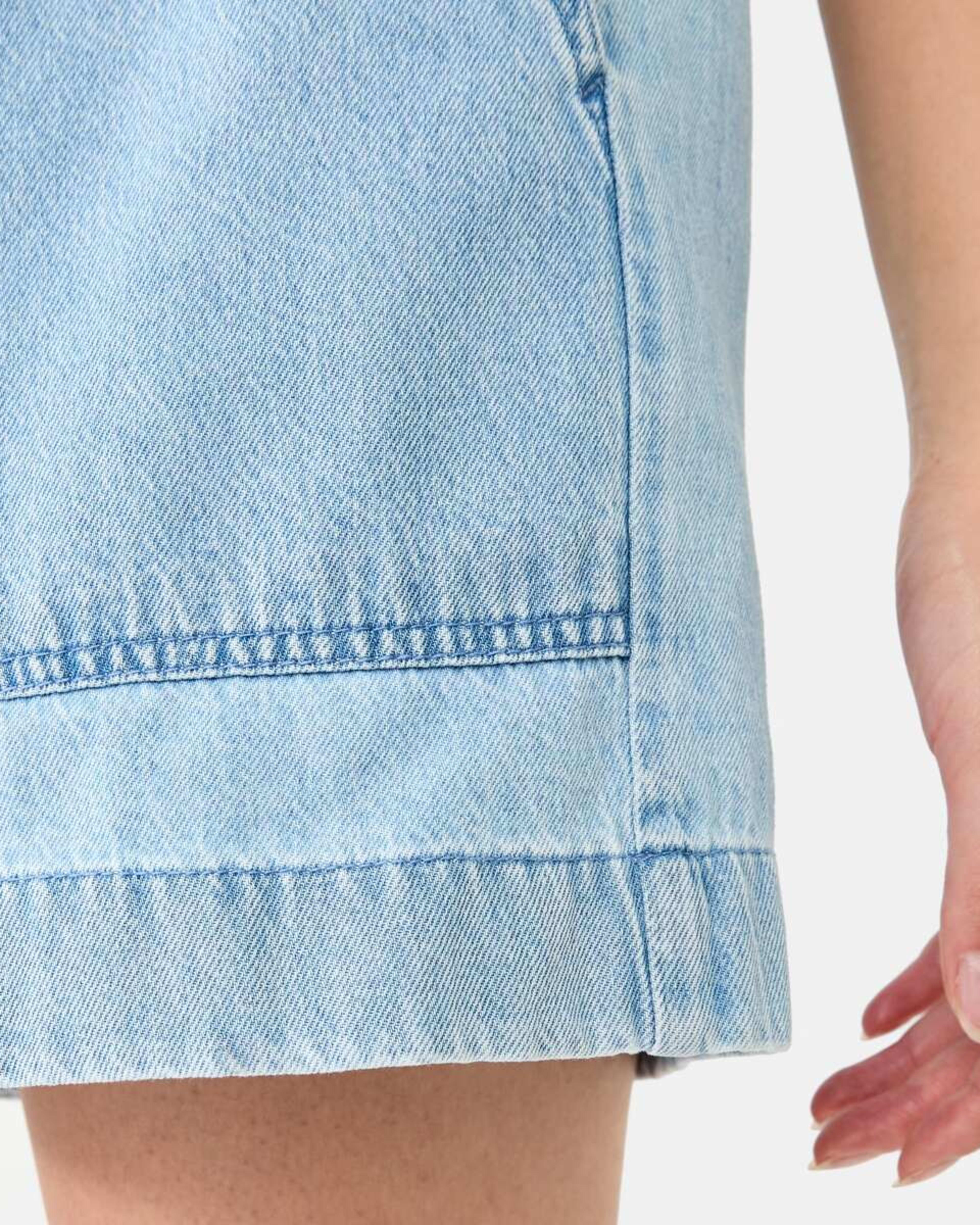 7 Patch Pocket Denim Shorts LIGHT DENIM WASH, 7 of 8