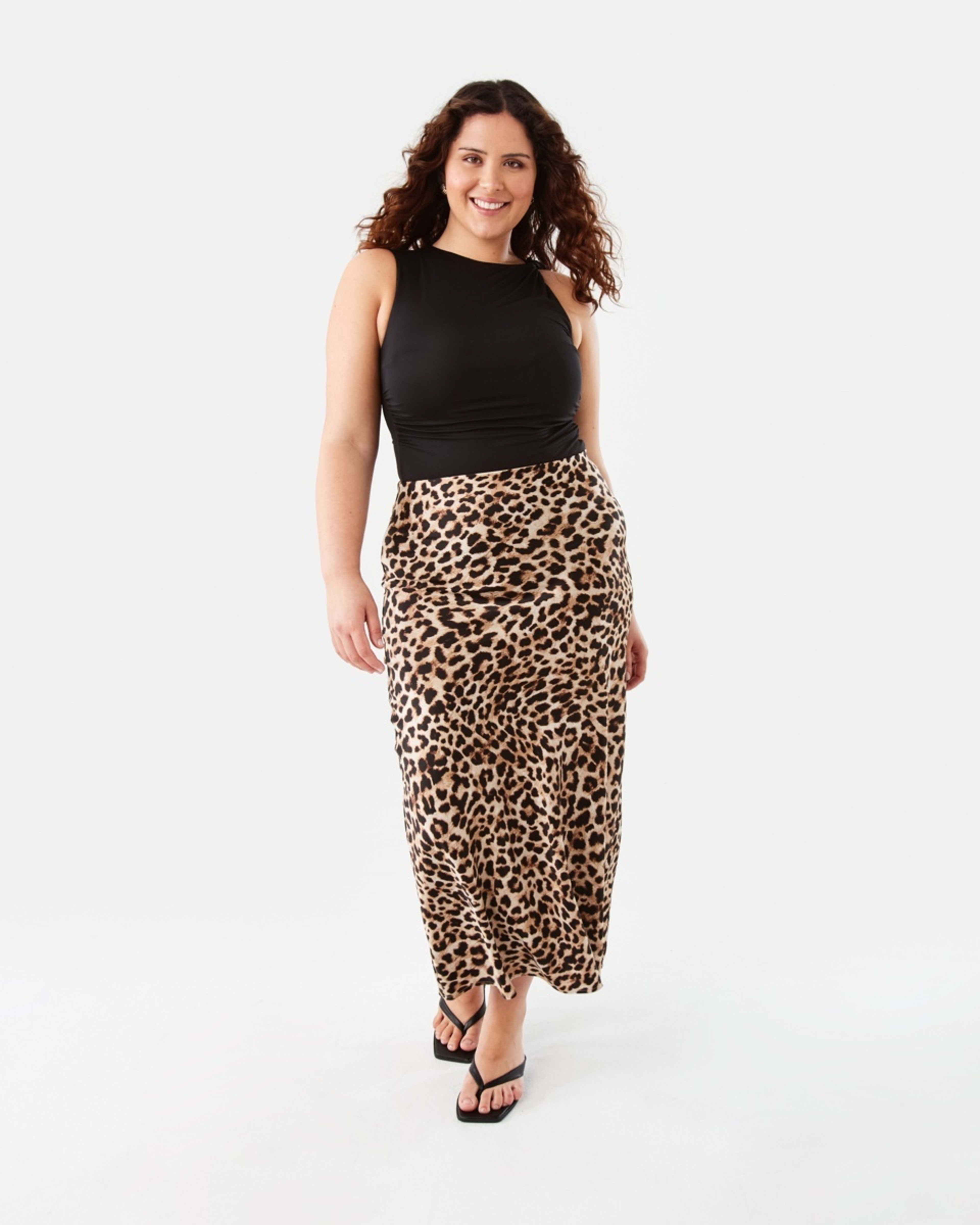2 Sleeveless Twist Detail Bodysuit Black, 2 of 9