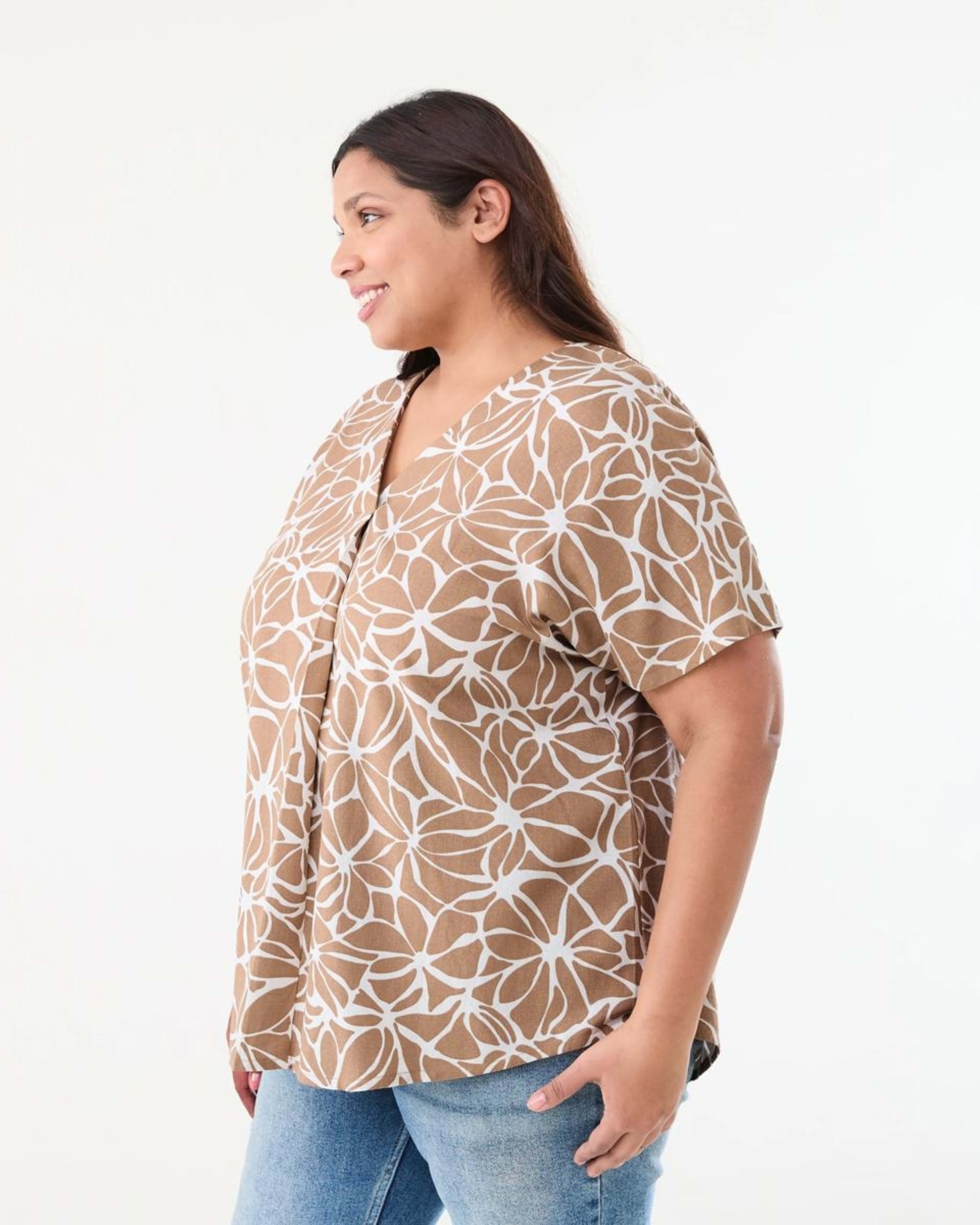 2 Curve Short Sleeve Woven Top BROKEN FLORAL DUNE BEIGE, 2 of 5
