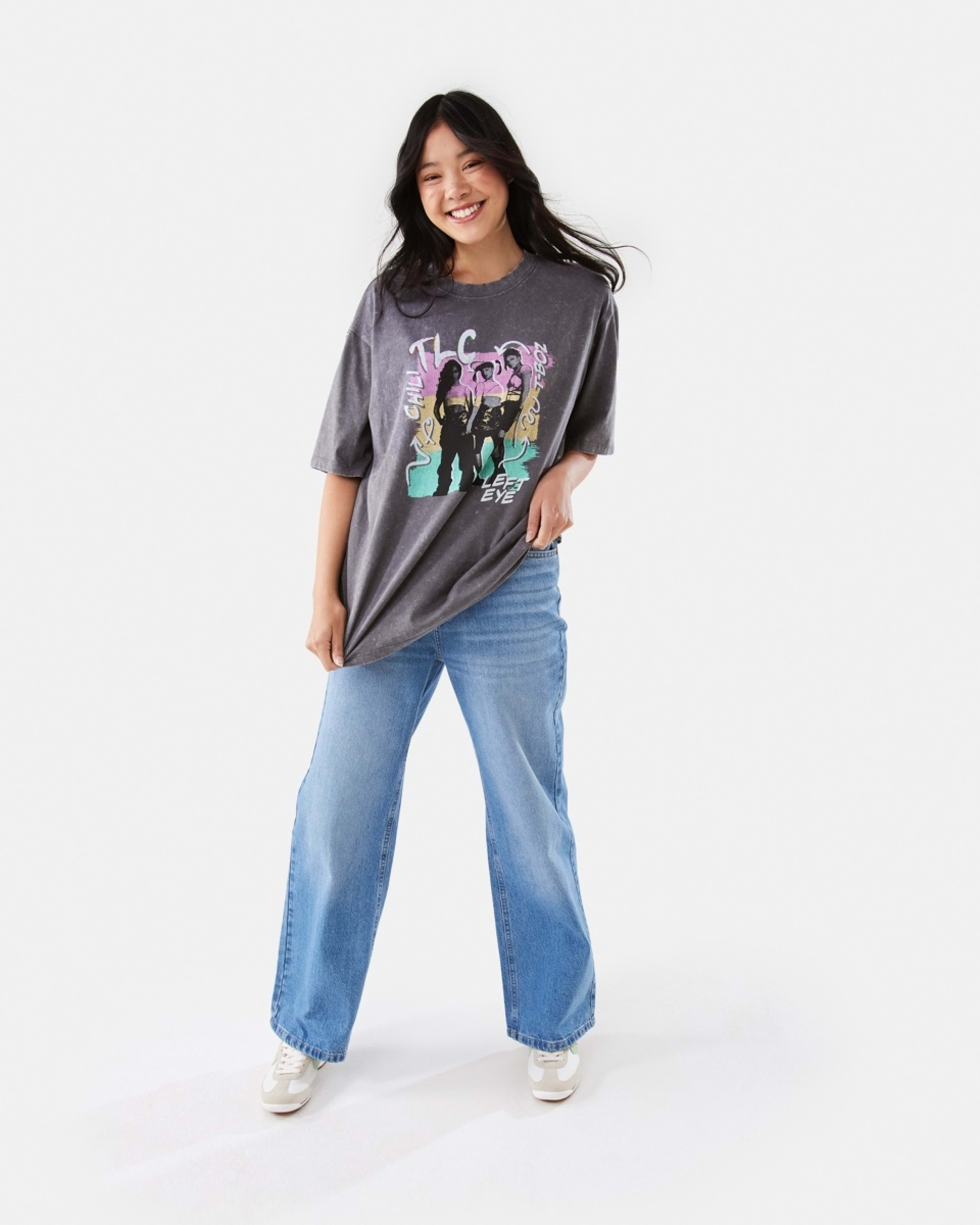 2 TLC License Short Sleeve Oversized T-shirt TLC LIGHT GREY WASH, 2 of 9