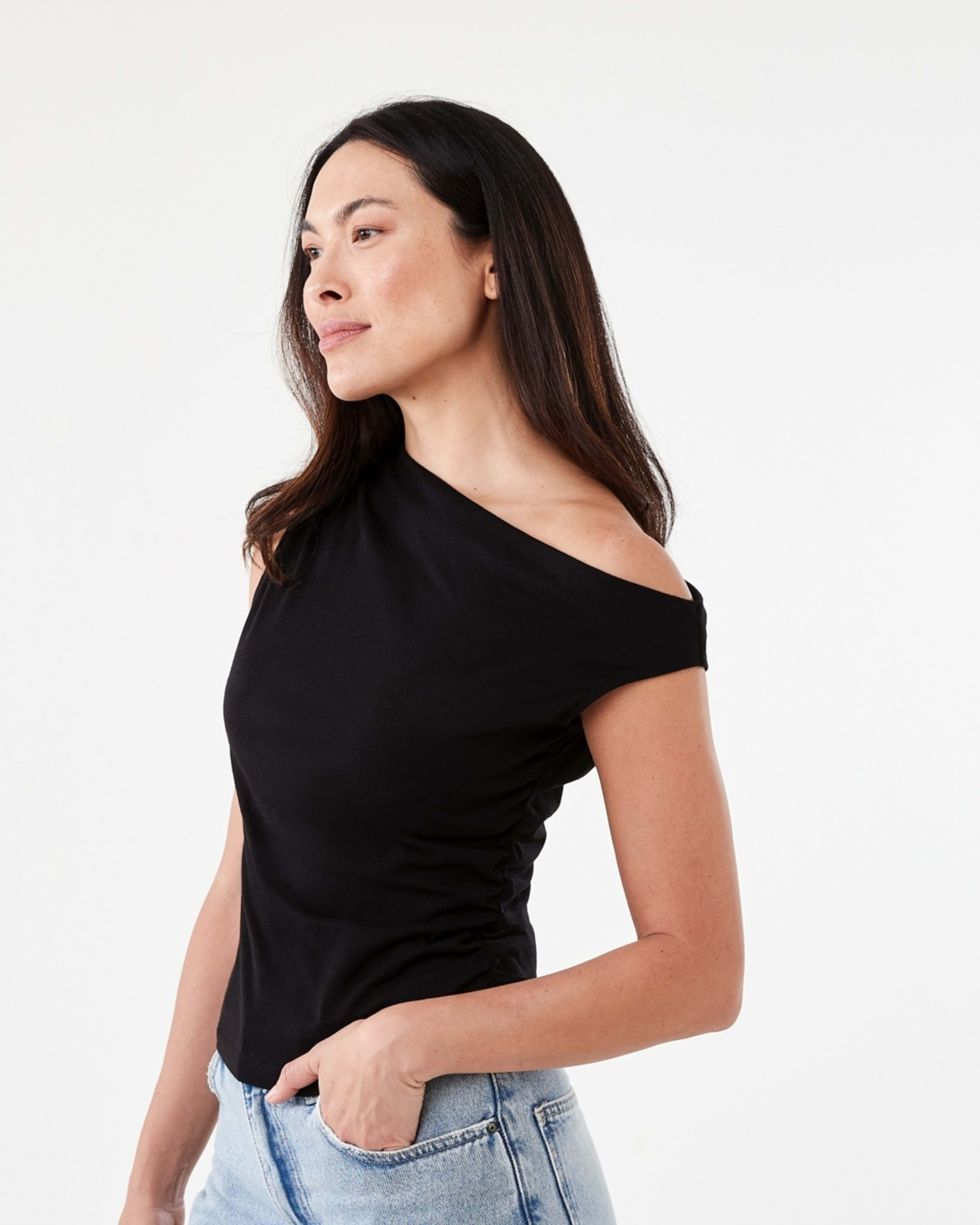 2 Short Sleeve Ruched Detail Top Black, 2 of 6