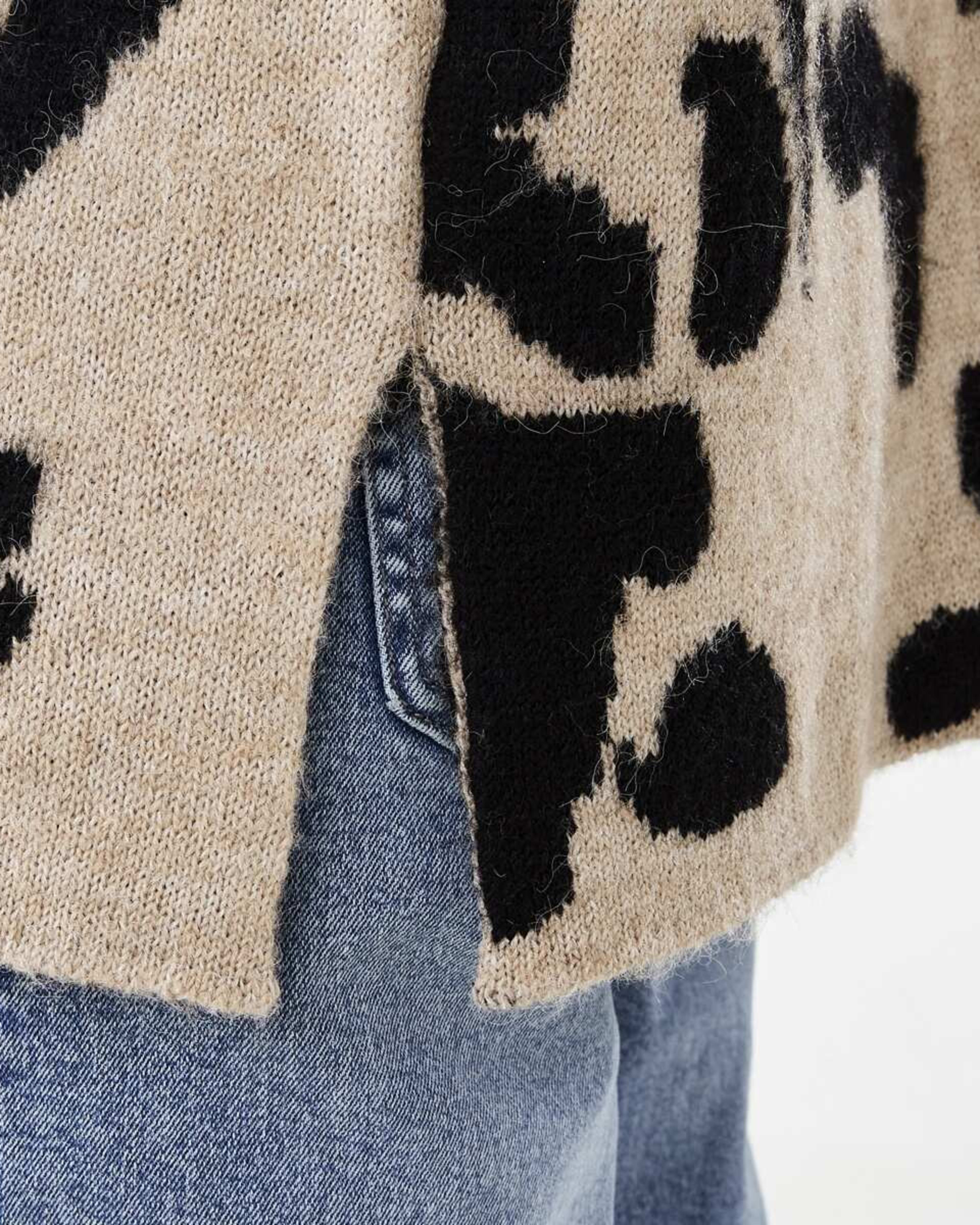 6 Fluffy Animal Jumper Leopard, 6 of 6