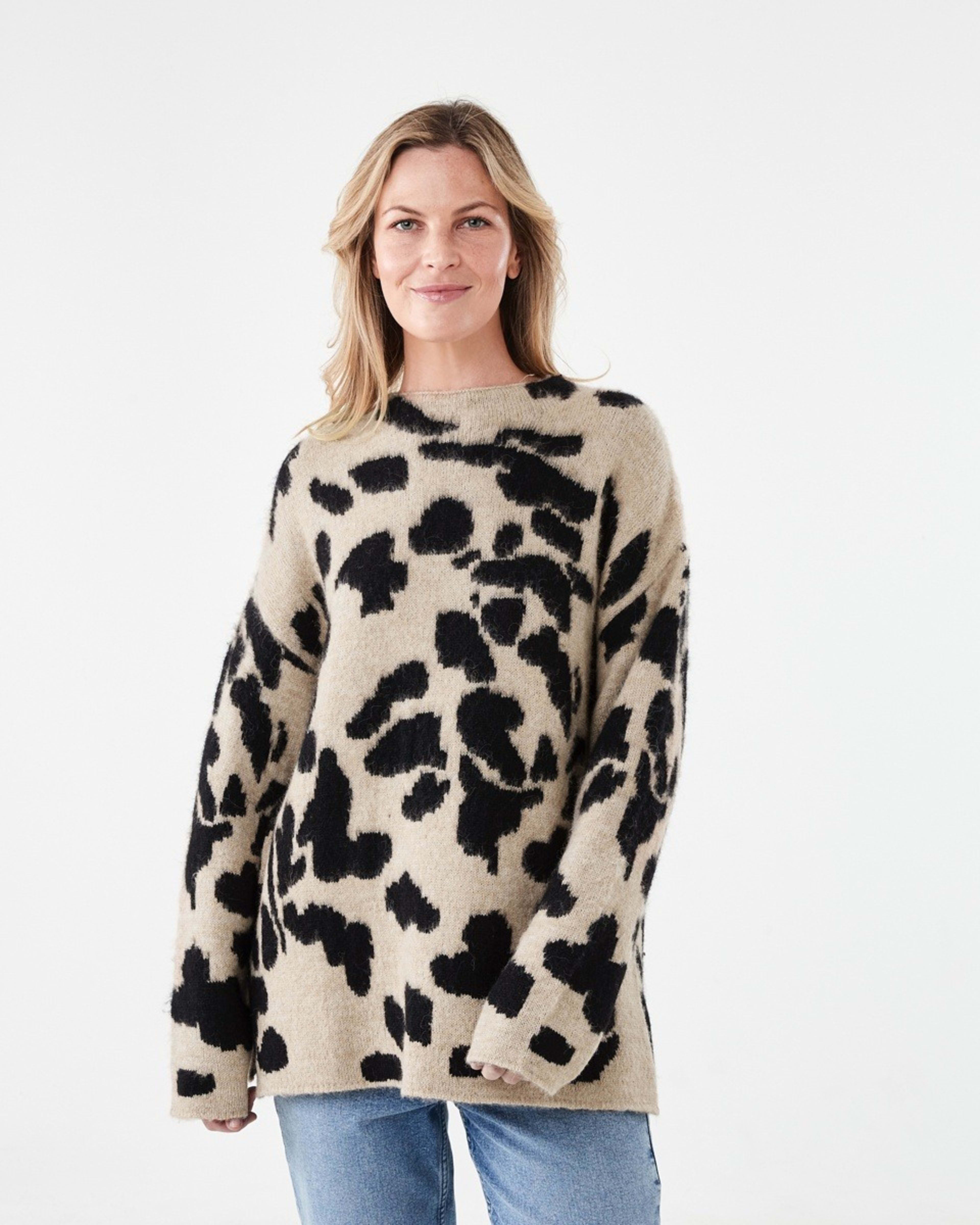 1 Fluffy Animal Jumper Leopard