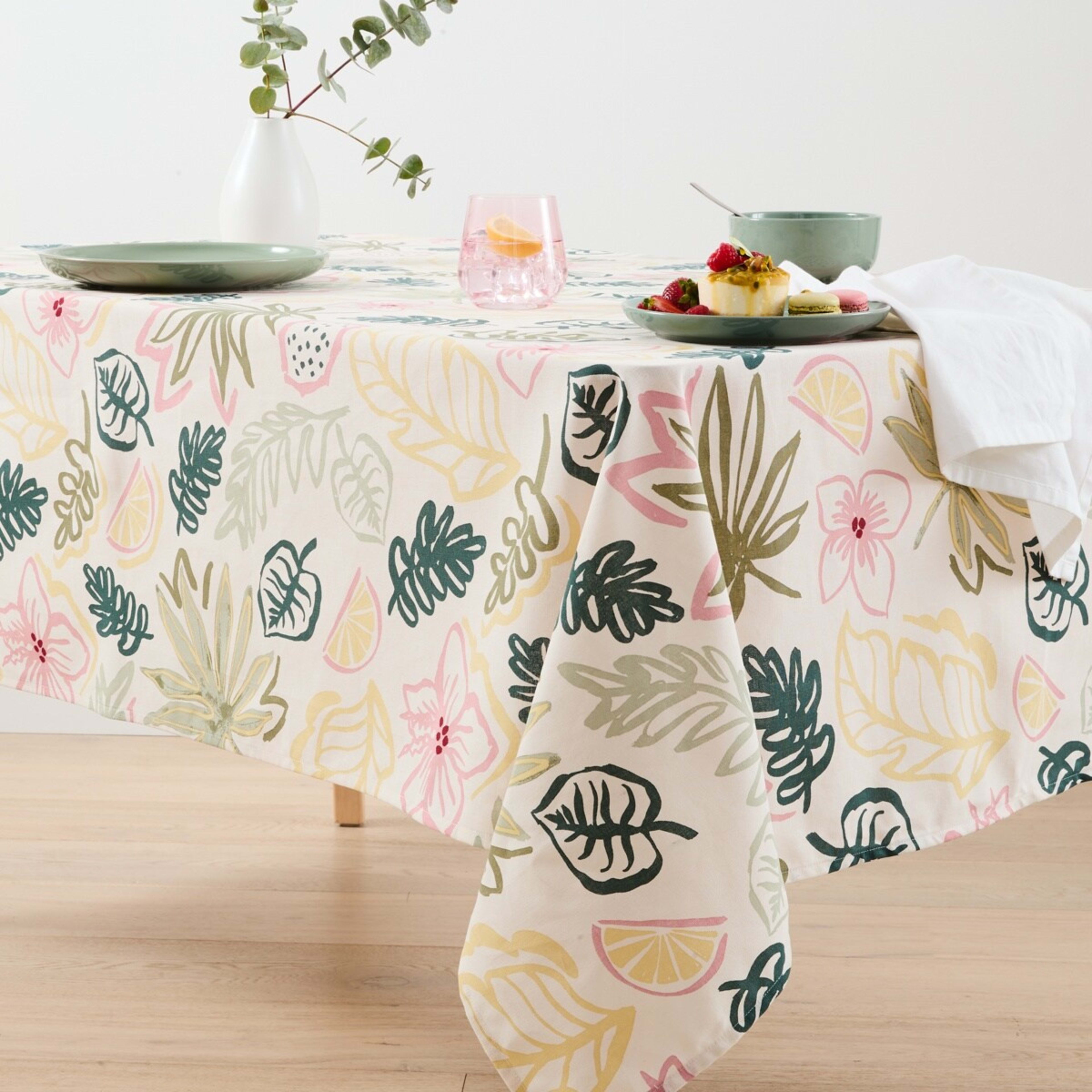 1 Floral Printed Tablecloth