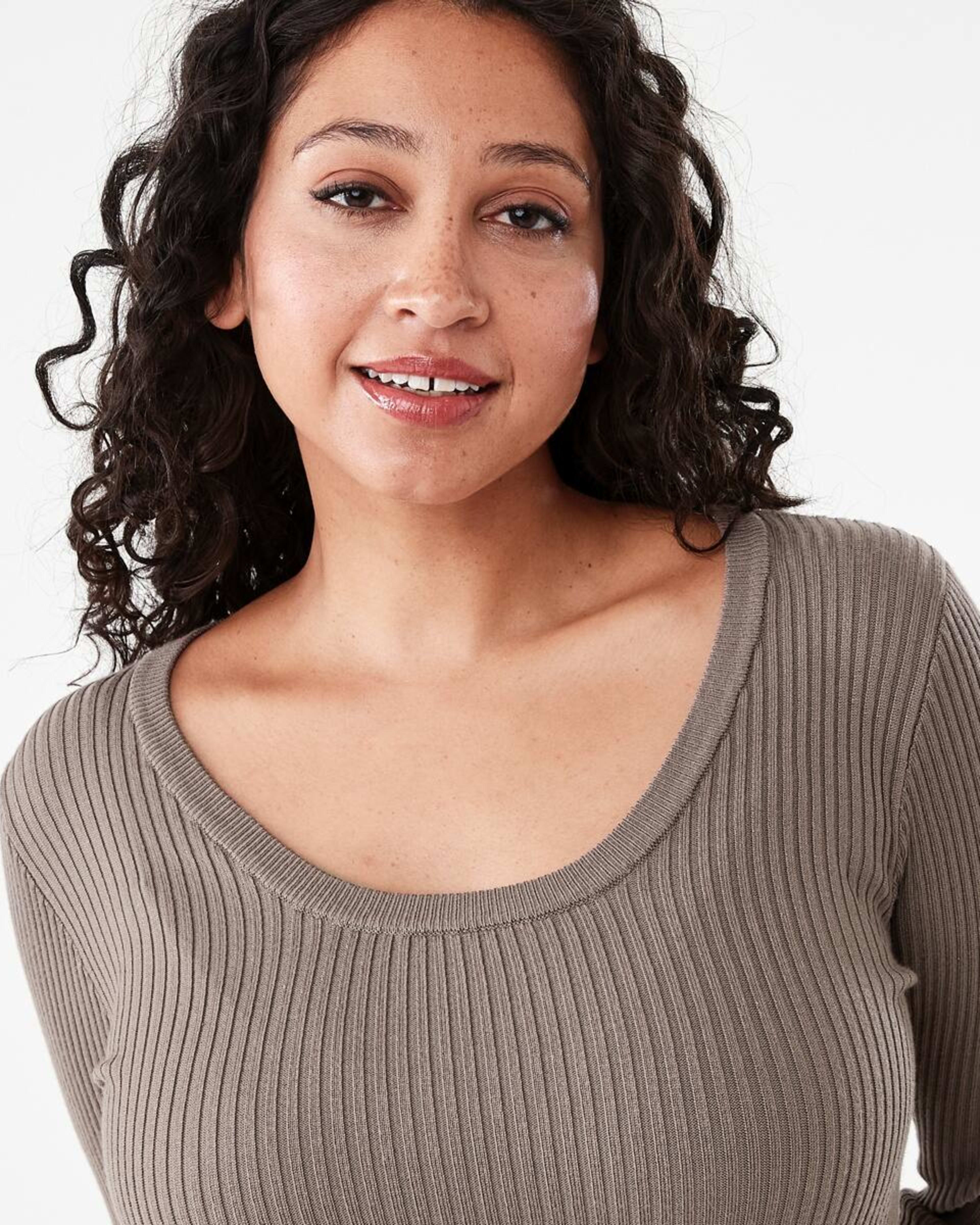 4 Long Sleeve Scoop Neck Top Taupe Brn, 4 of 5