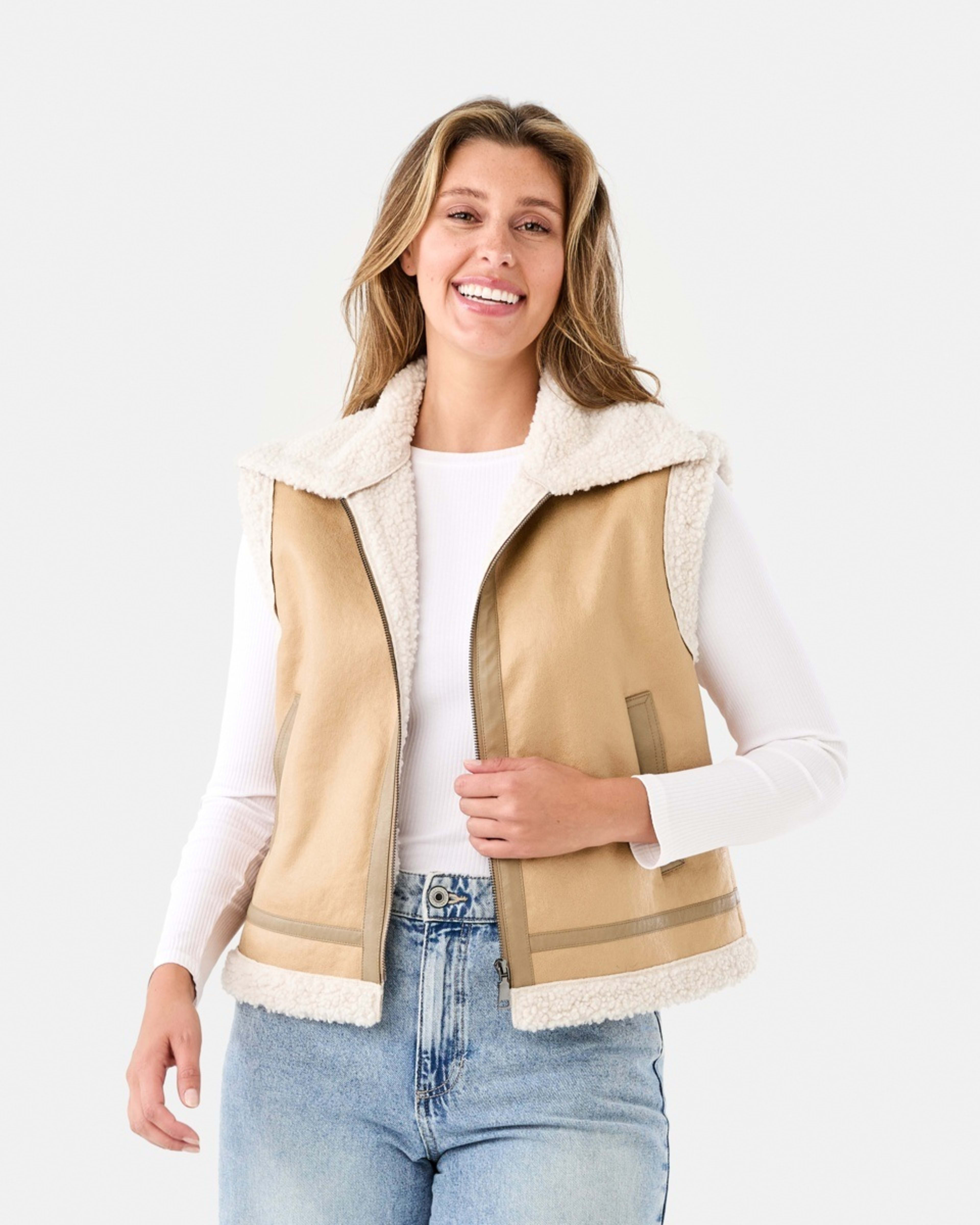 1 Sherpa Vest Dune, 1 of 7