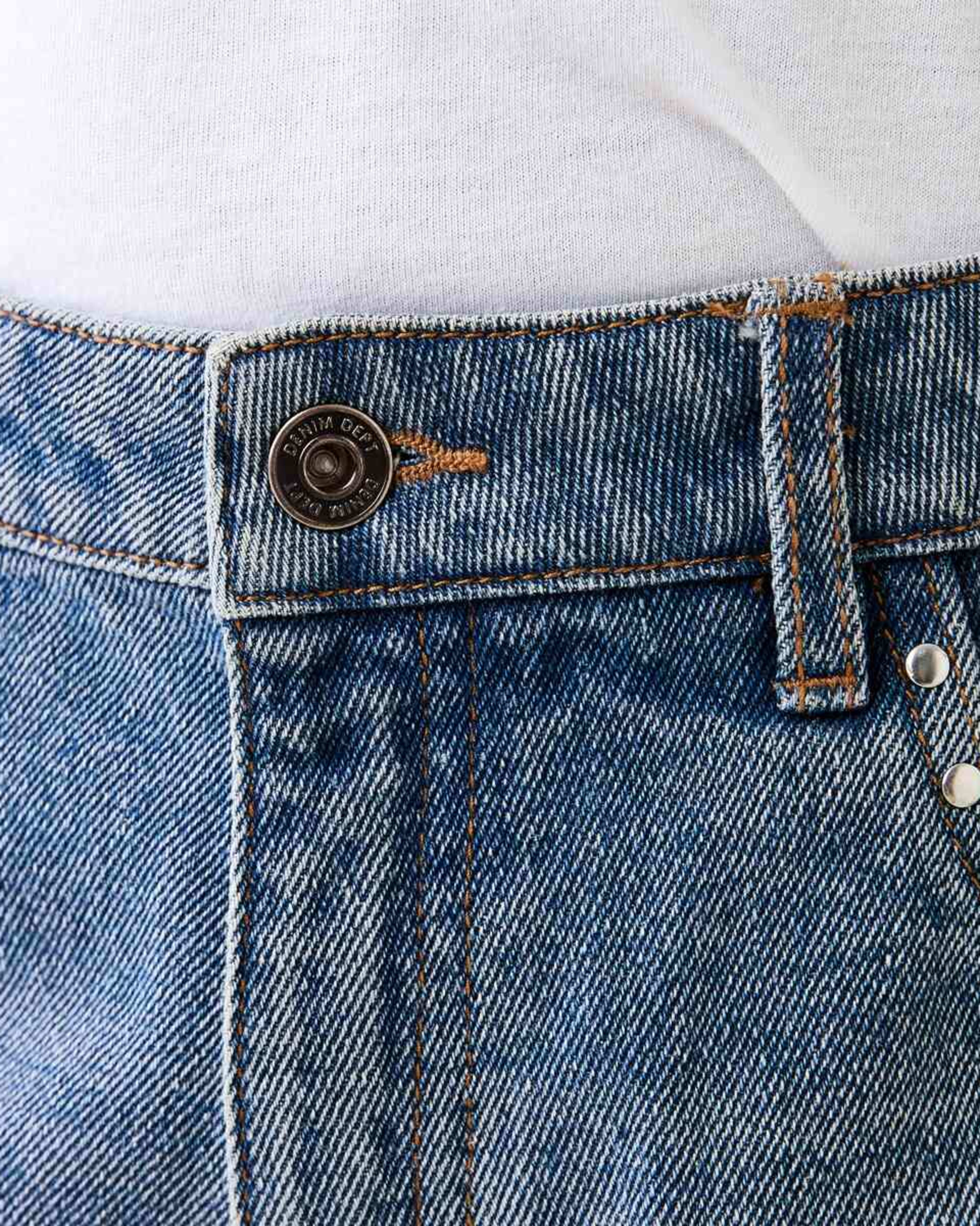 3 Relaxed Denim Shorts with Embellishment TABLE MID WASH, 3 of 6
