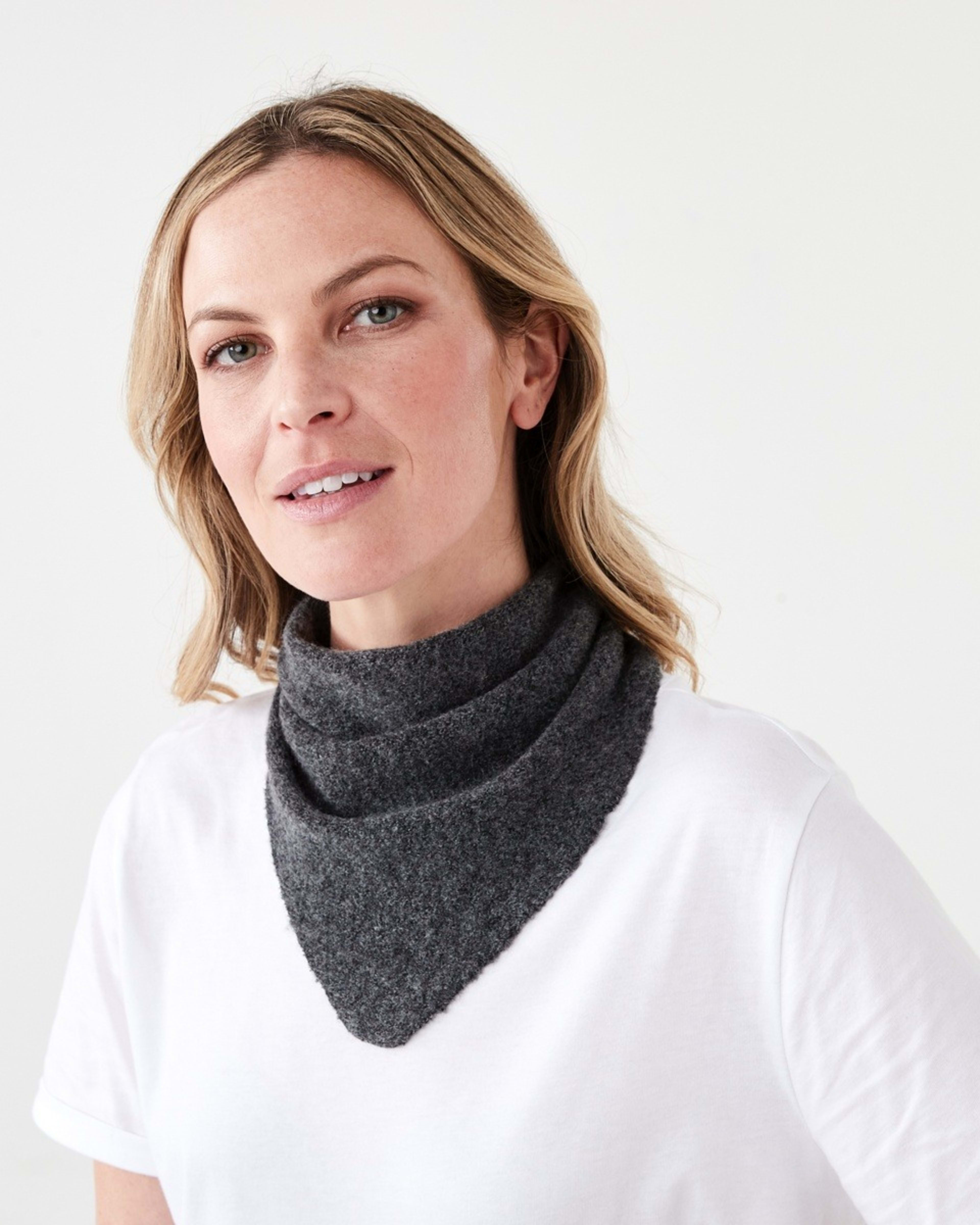 6 Triangle Scarf Gry Chmrle, 6 of 7