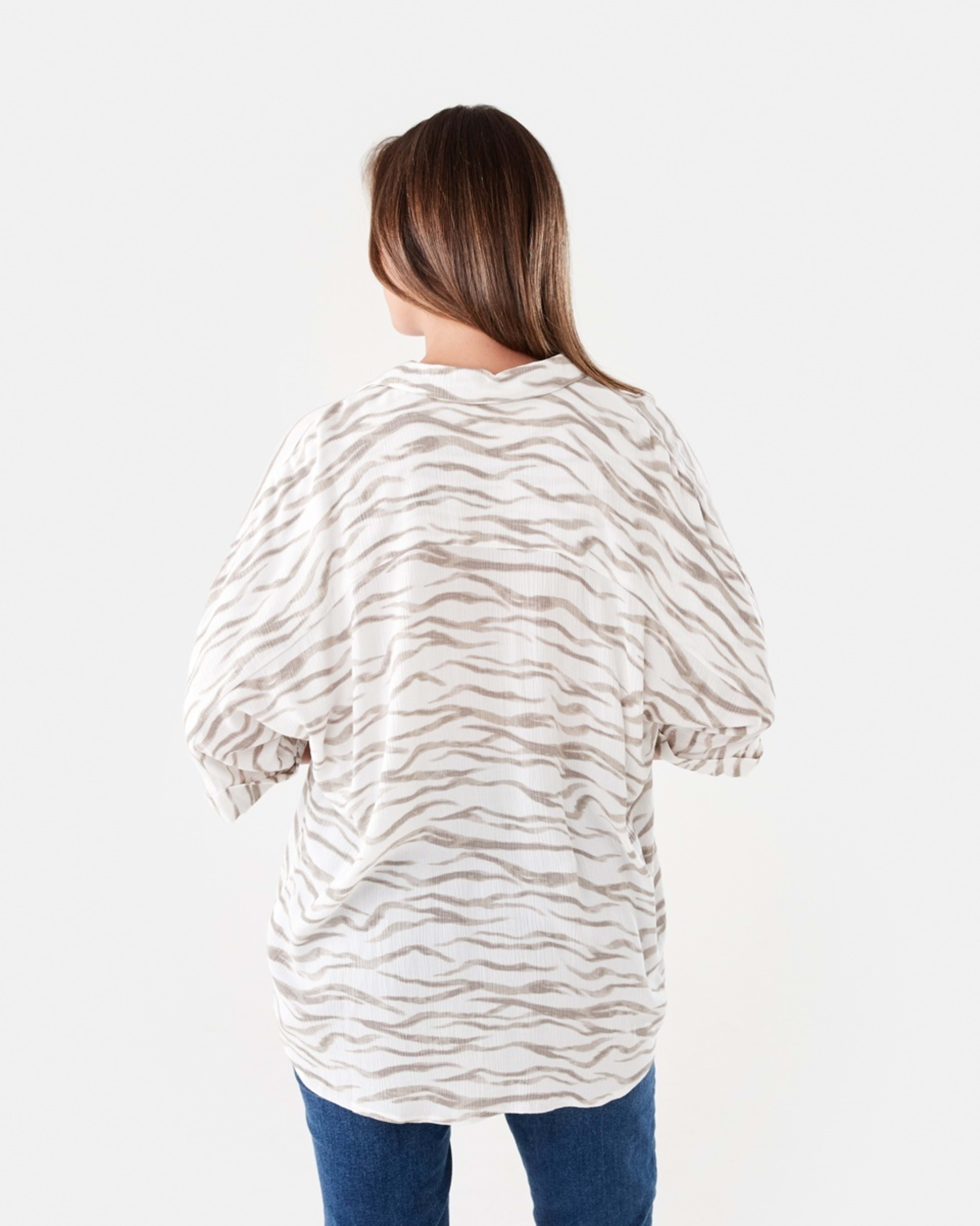3 Short Dolman Sleeve Shirt SOFT ZEBRA CLOUD DANCER, 3 of 6