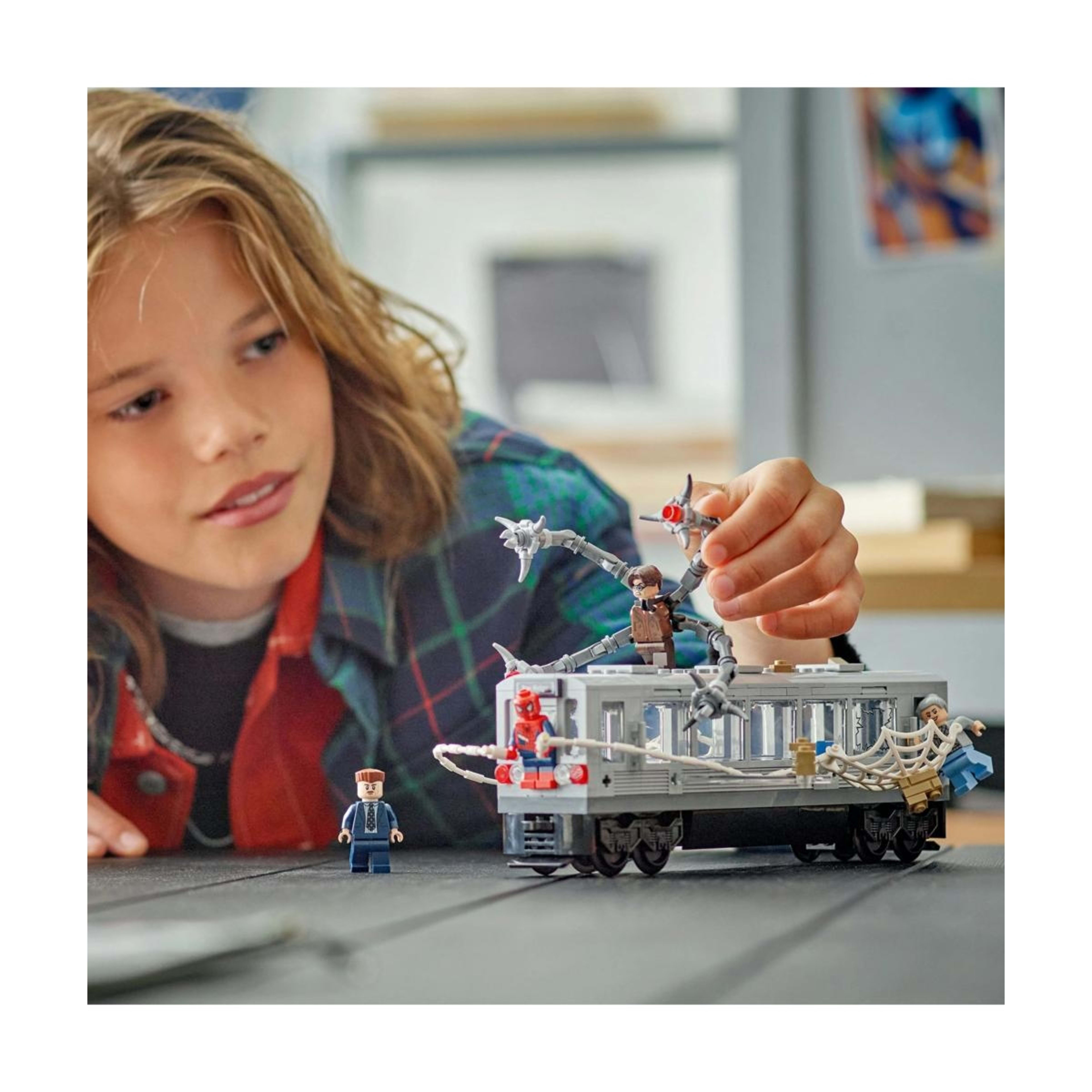 9 LEGO Marvel Super Heroes Spider-Man vs. Doc Ock Subway Train Scene 76321, 9 of 10