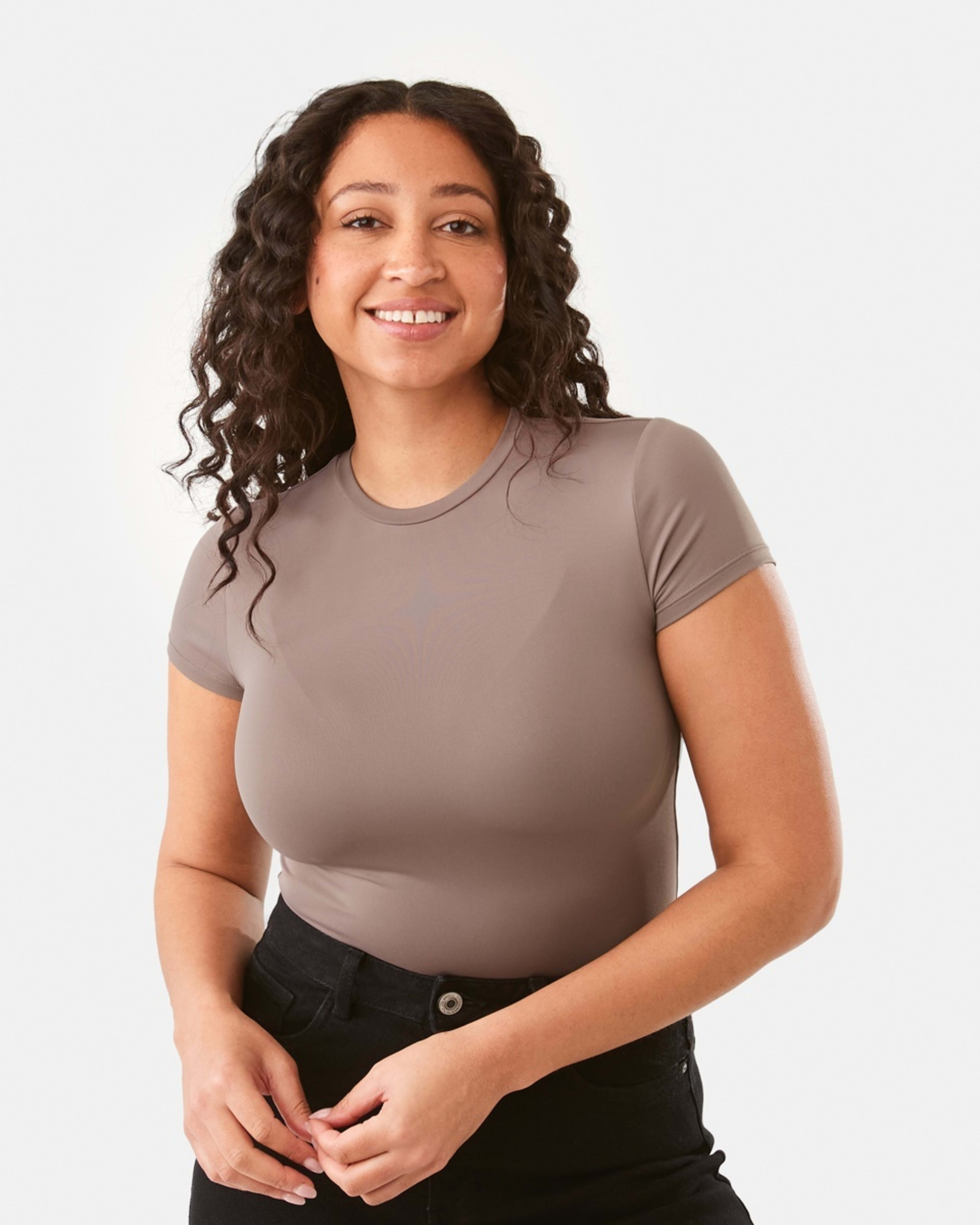 1 Short Sleeve Luxe T-shirt Taupe Brn, 1 of 7