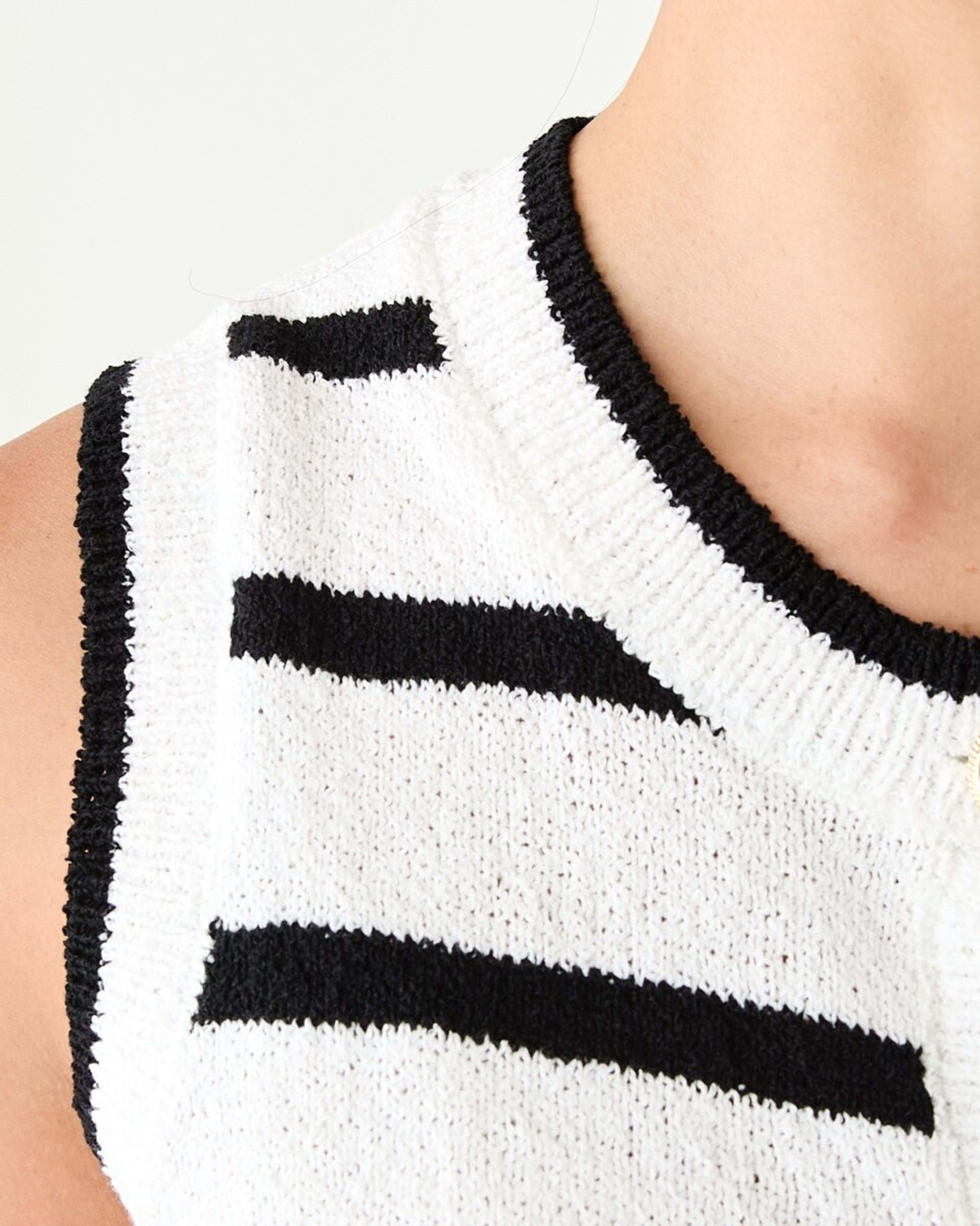 7 Contrast Button Vest Blck Strp, 7 of 8