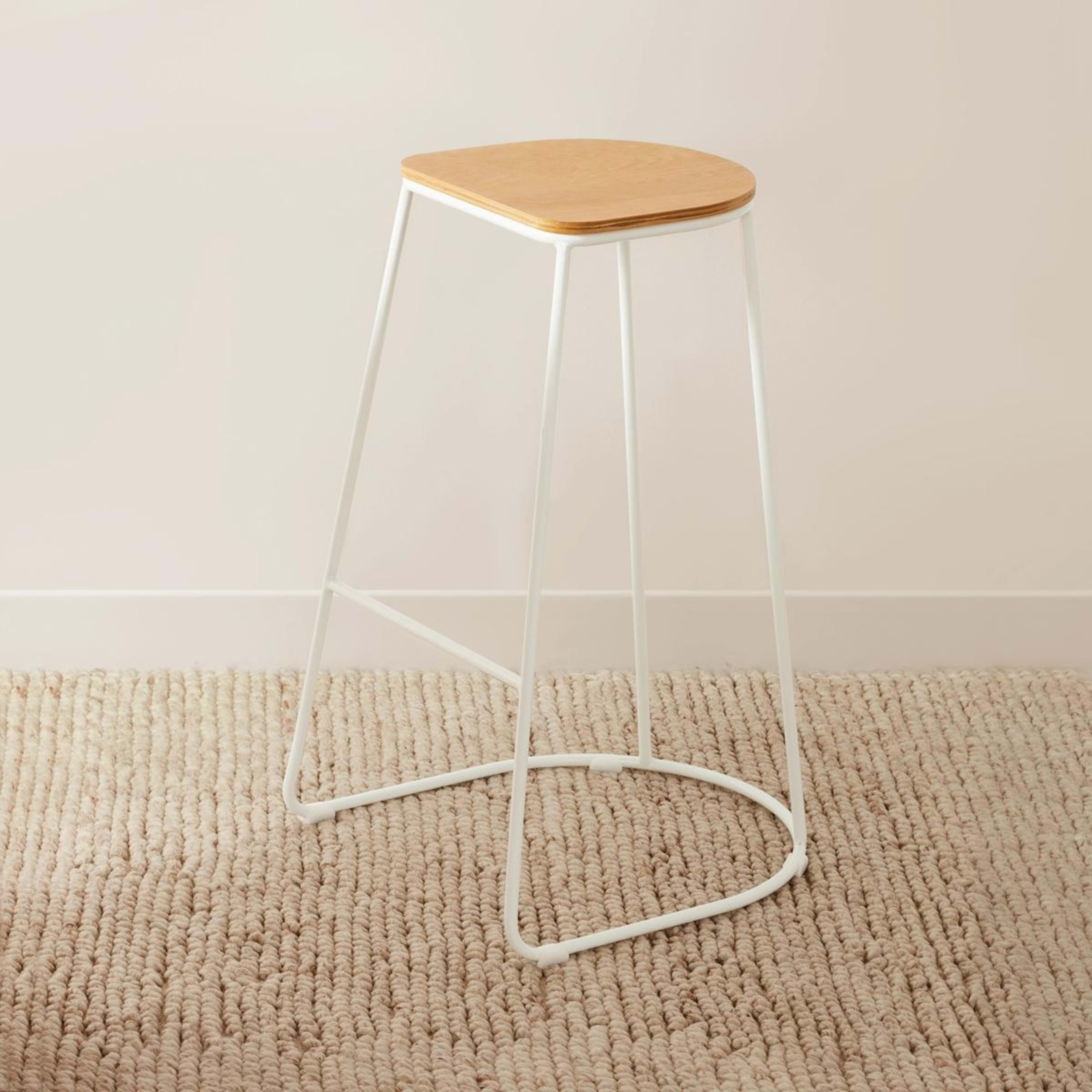 1 Bar Stool - White