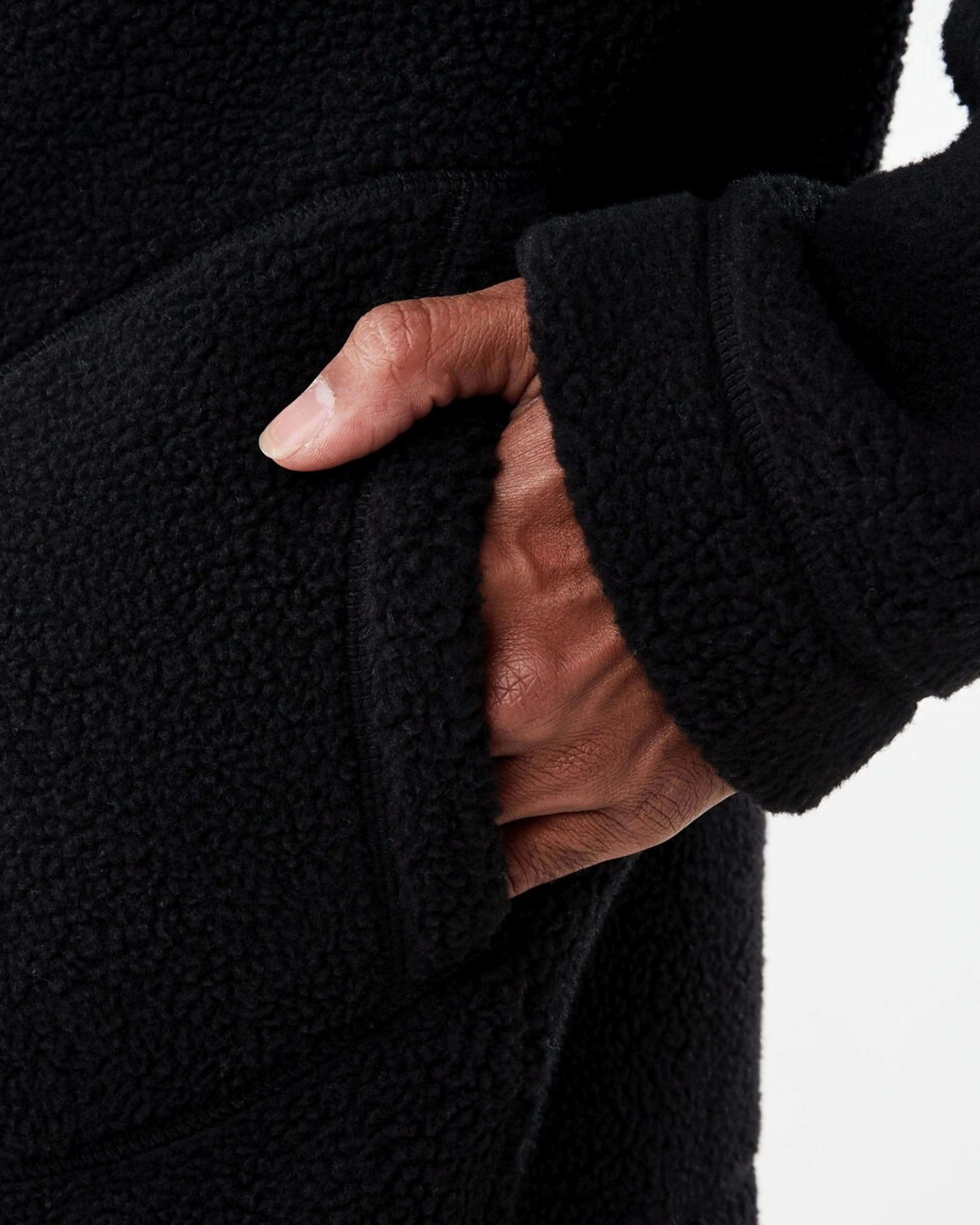 7 Sherpa 1/4 Zip Sweatshirt Black, 7 of 7