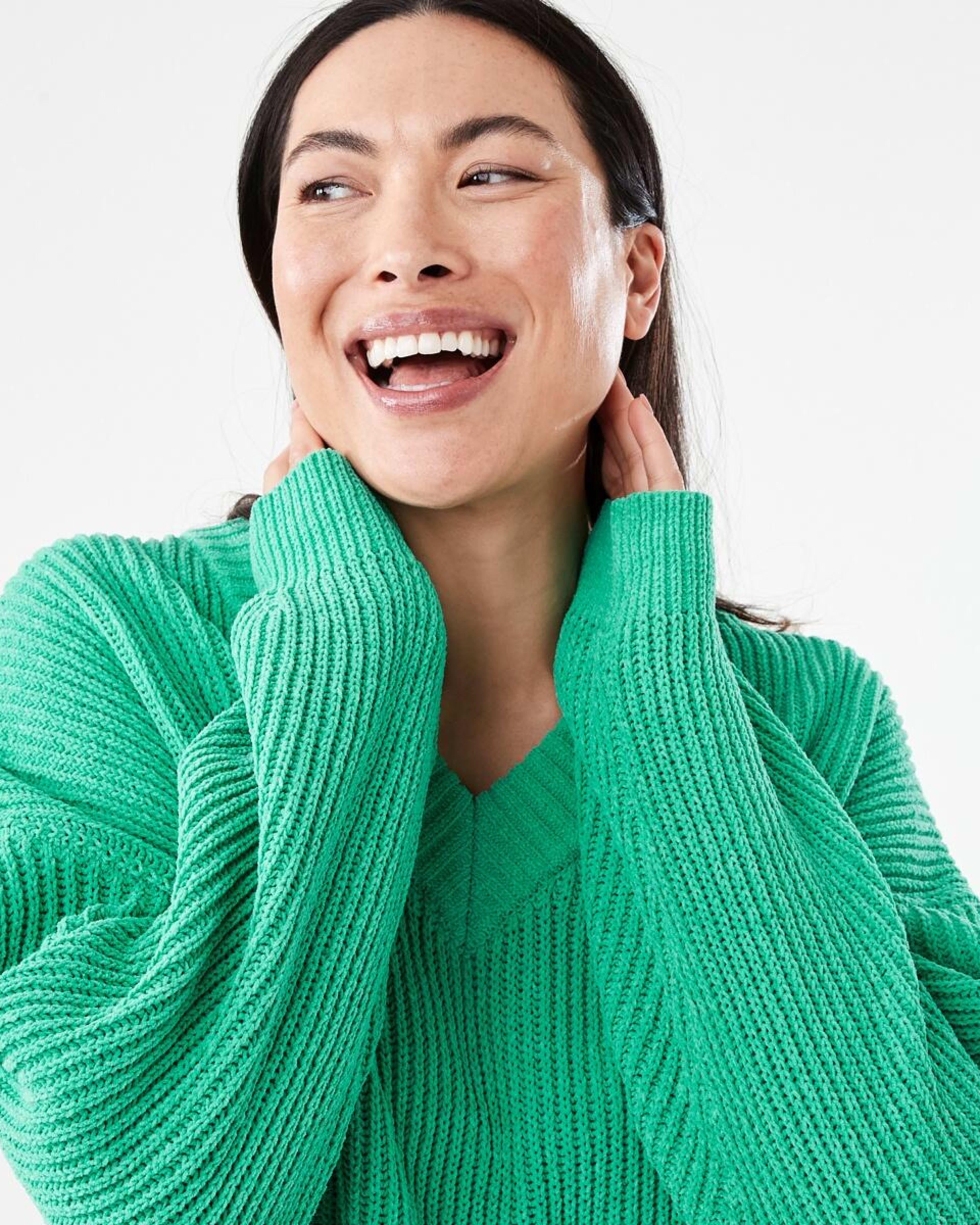 4 Chenille V-Neck Jumper SIMPLY GREEN, 4 of 5