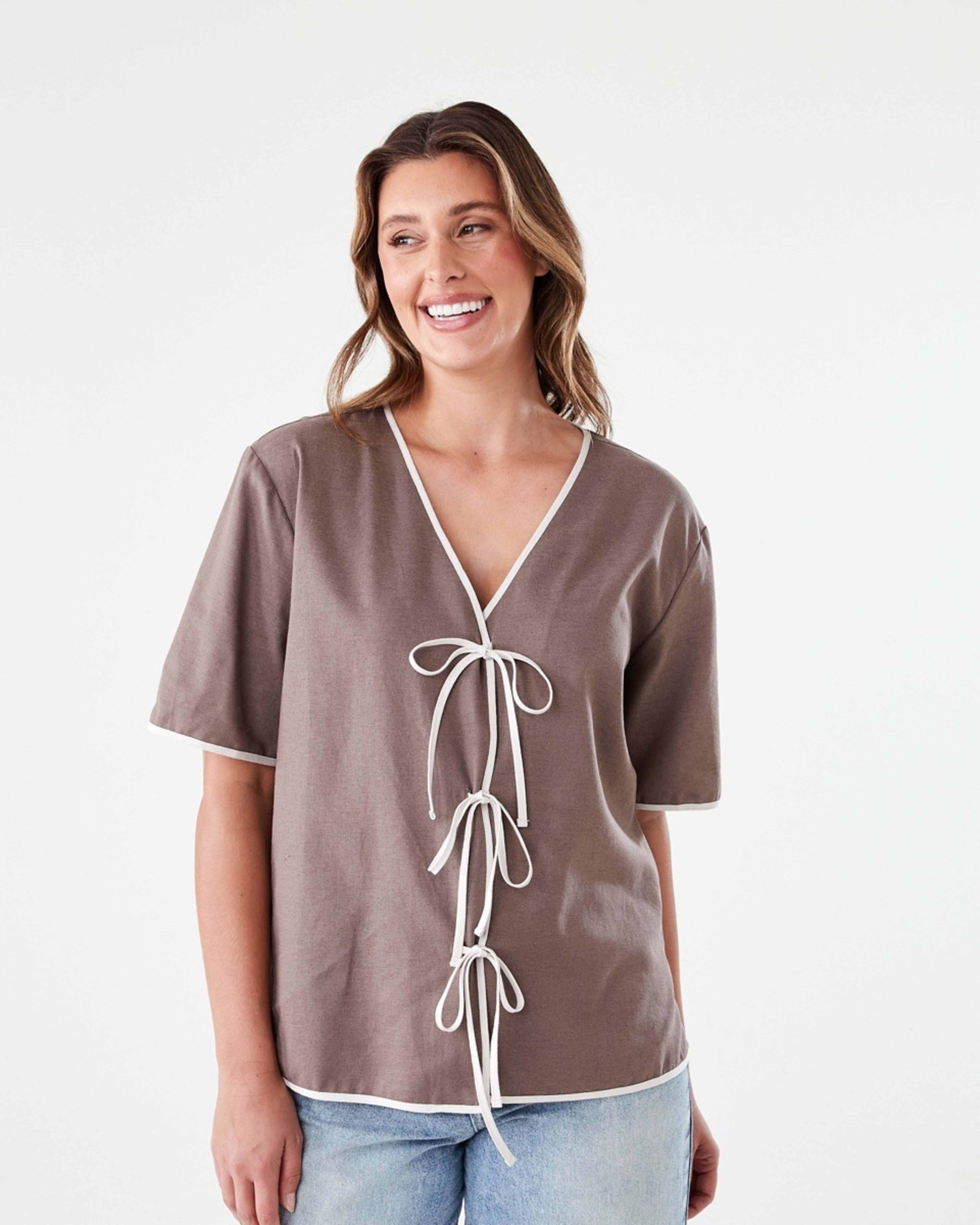 1 Short Sleeve Tie Front Top DEEP TAUPE
