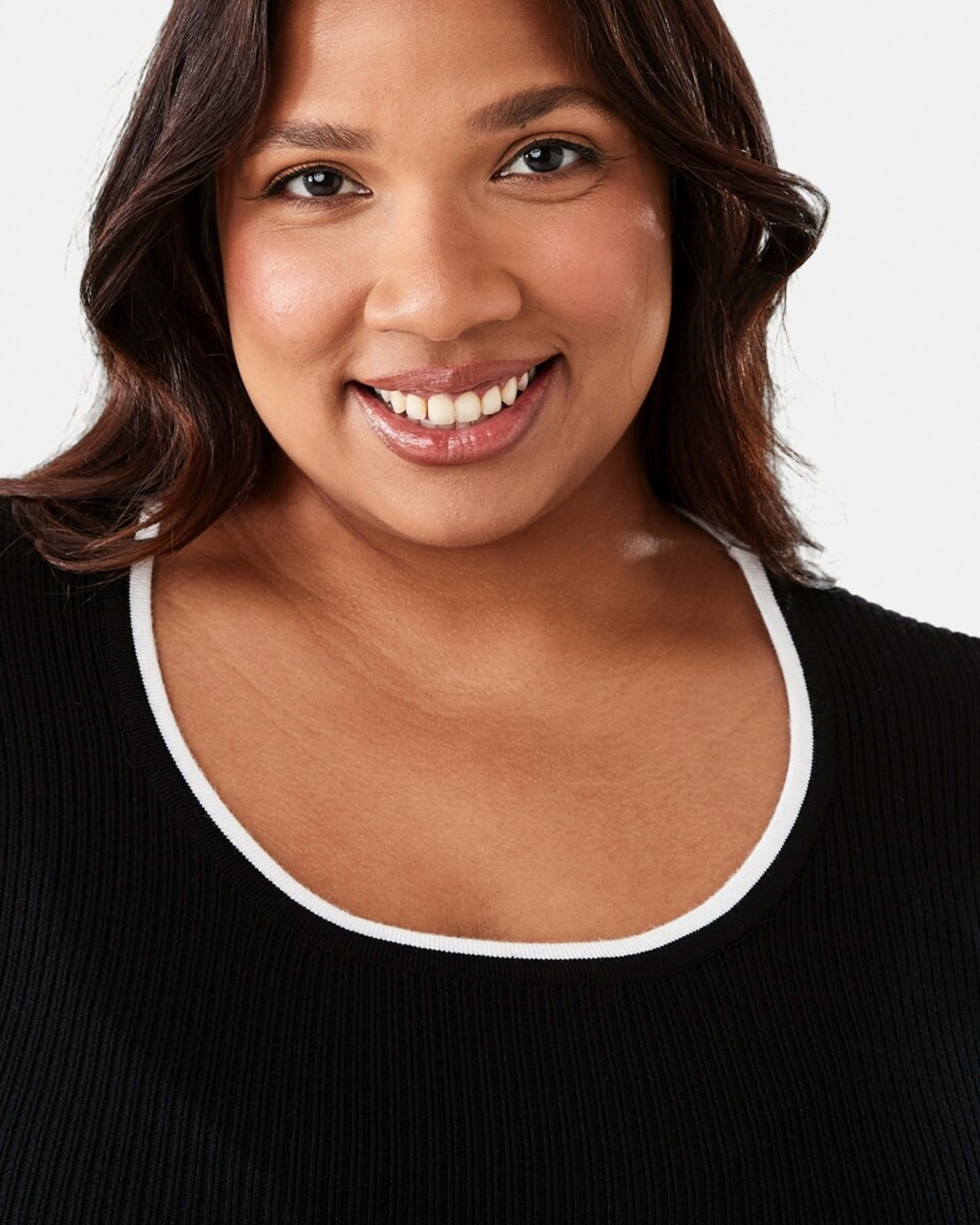 4 Curve Contrast Tipping Long Sleeve Top Black, 4 of 6