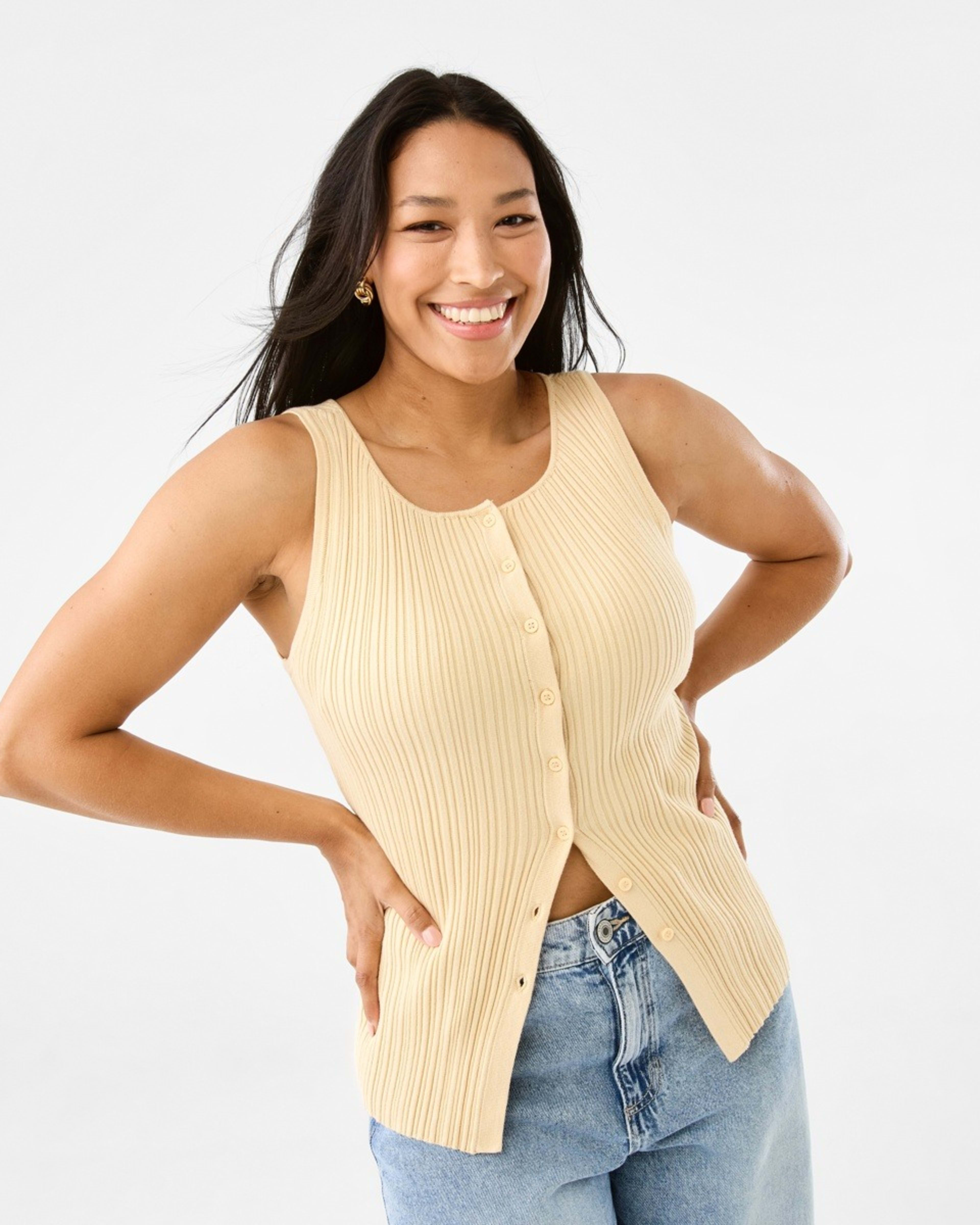 1 Sleeveless Boat Neck Vest Ylw Straw