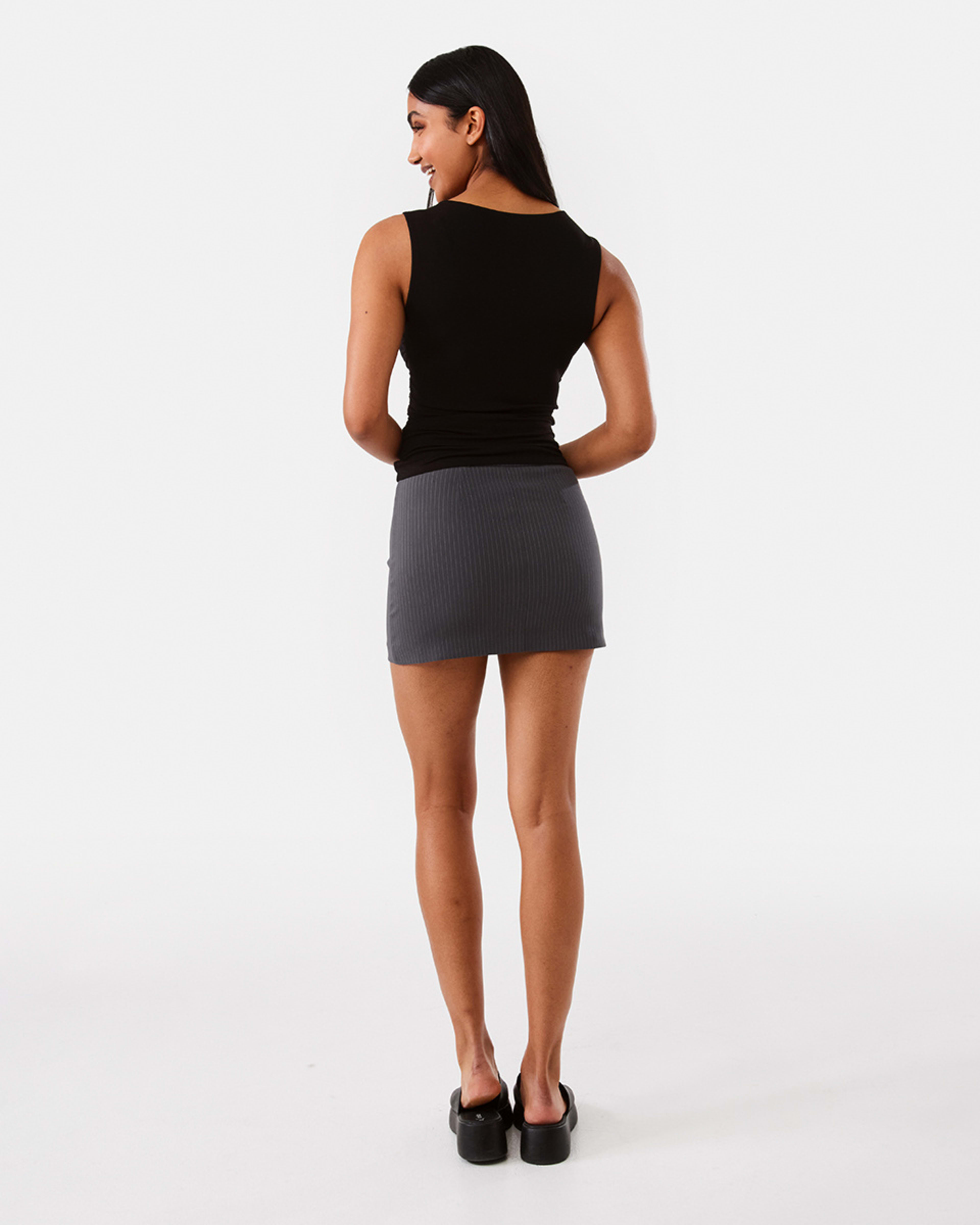 6 Sleeveless Ruched Top Black, 6 of 9