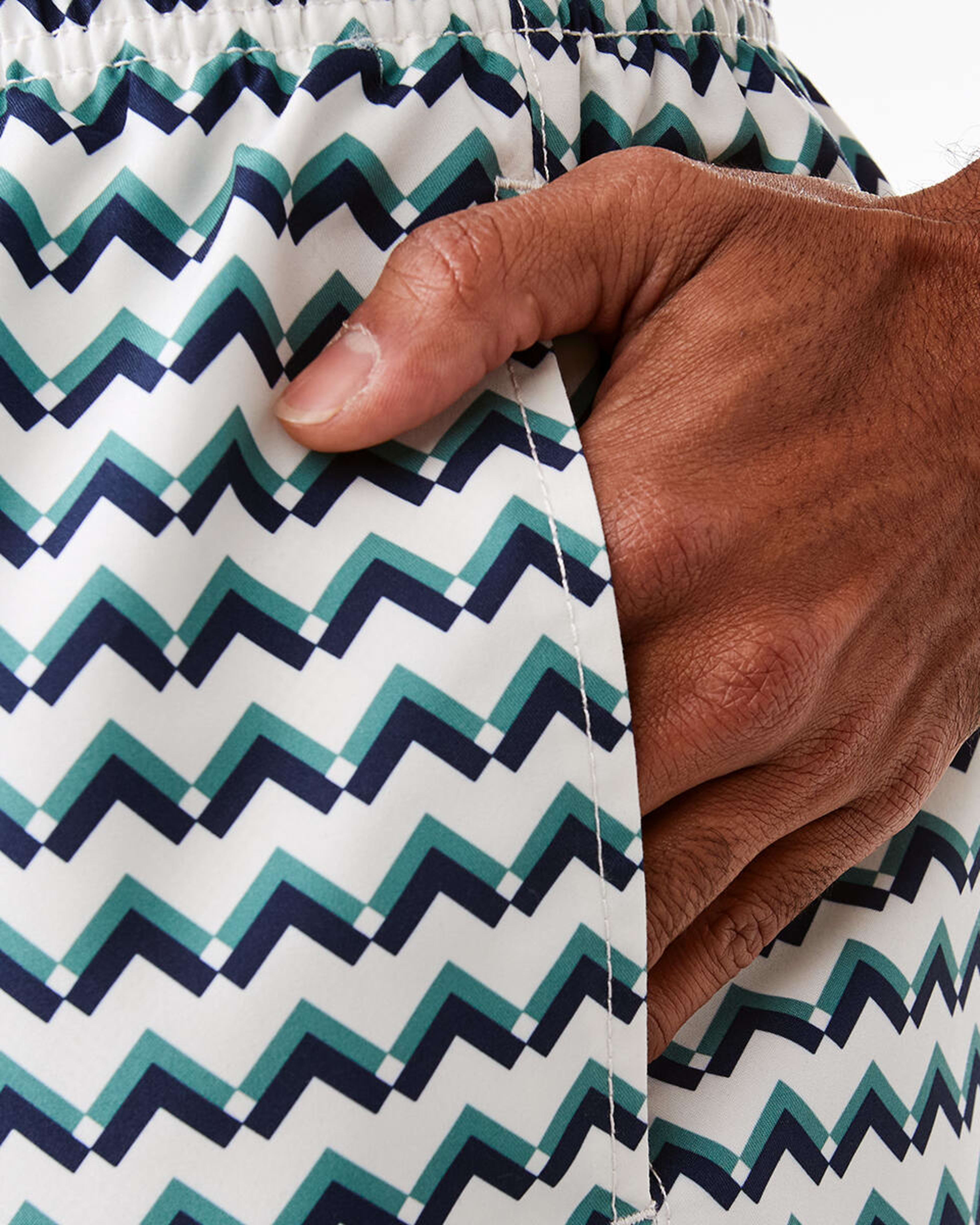 5 Mid Length Boardshorts Wht Zigzag, 5 of 7