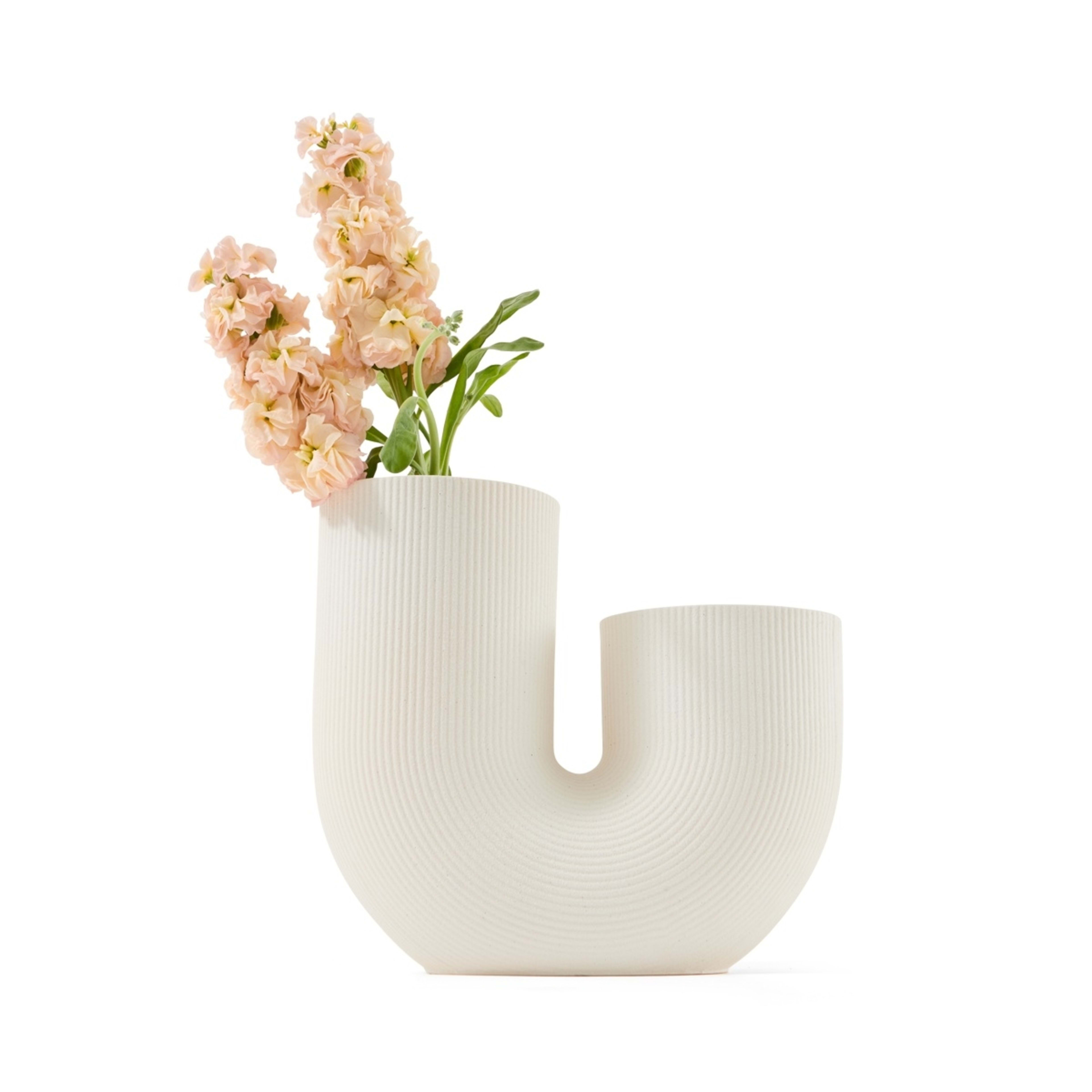 1 Large U-Shape Vase