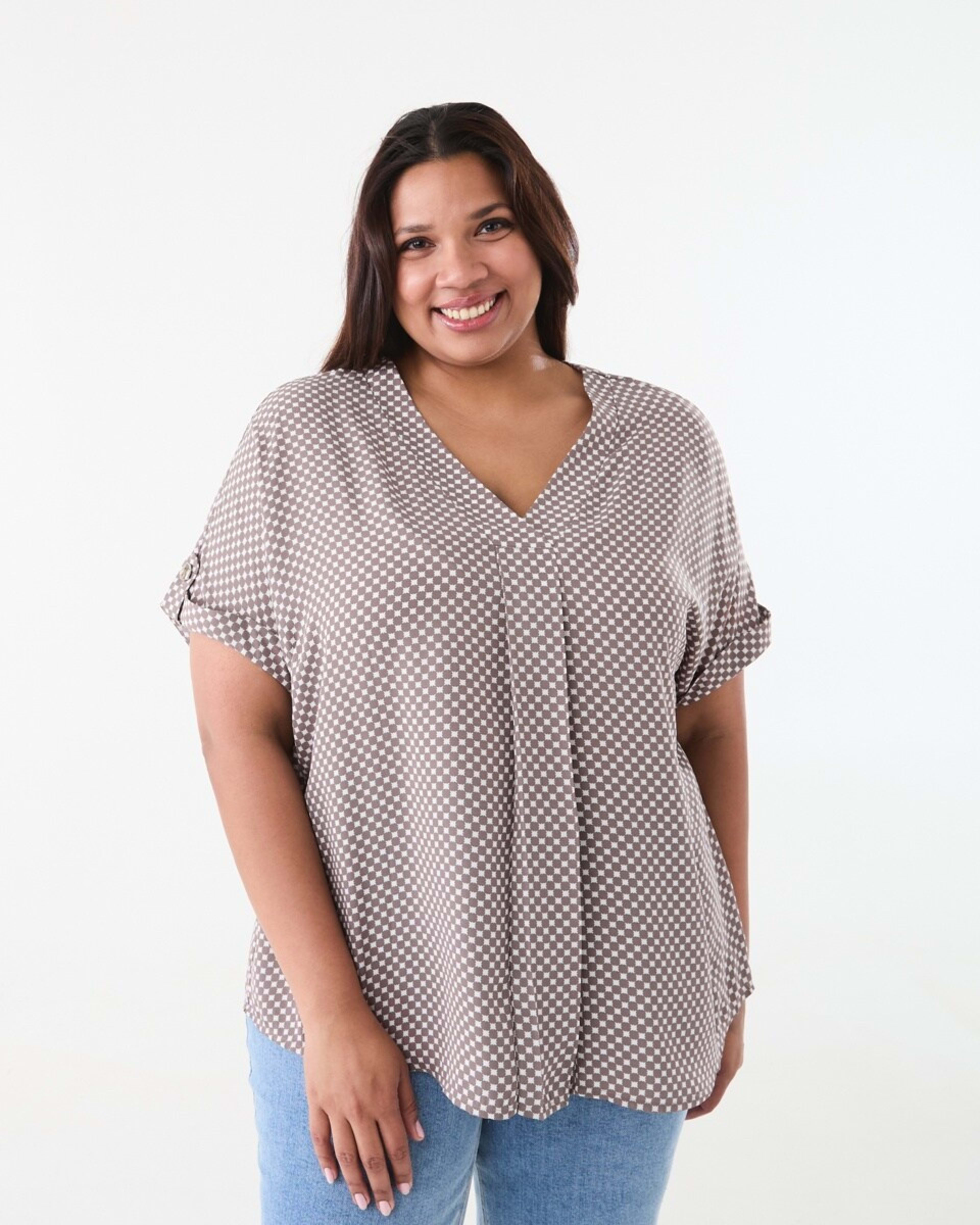 1 Curve Short Sleeve Woven Button Cuff Top Geo Deep Taupe Curve