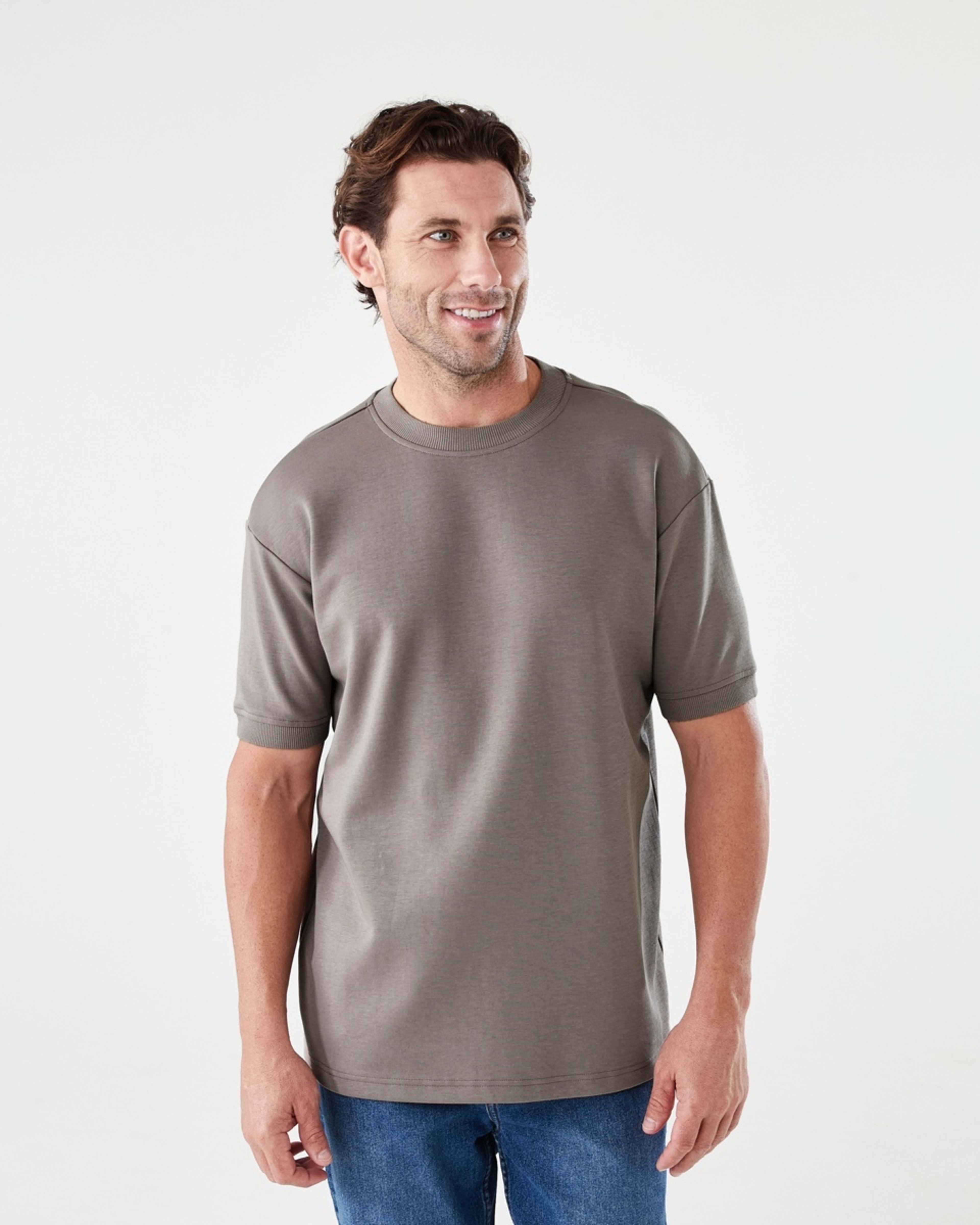 1 Oversized Interlock T-shirt DRIFT BROWN, 1 of 6