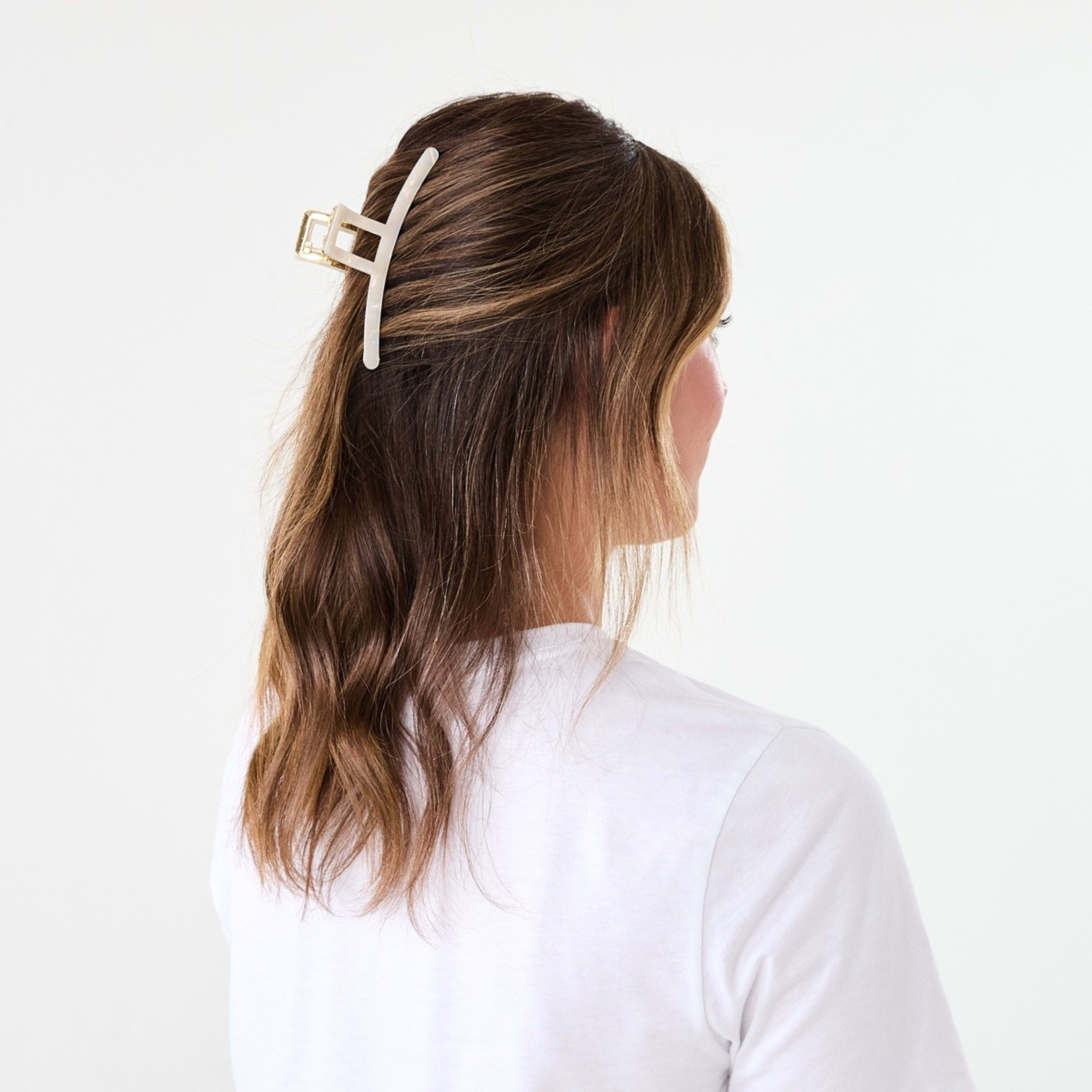 3 White Resin Claw Hair Clip White, 3 of 4