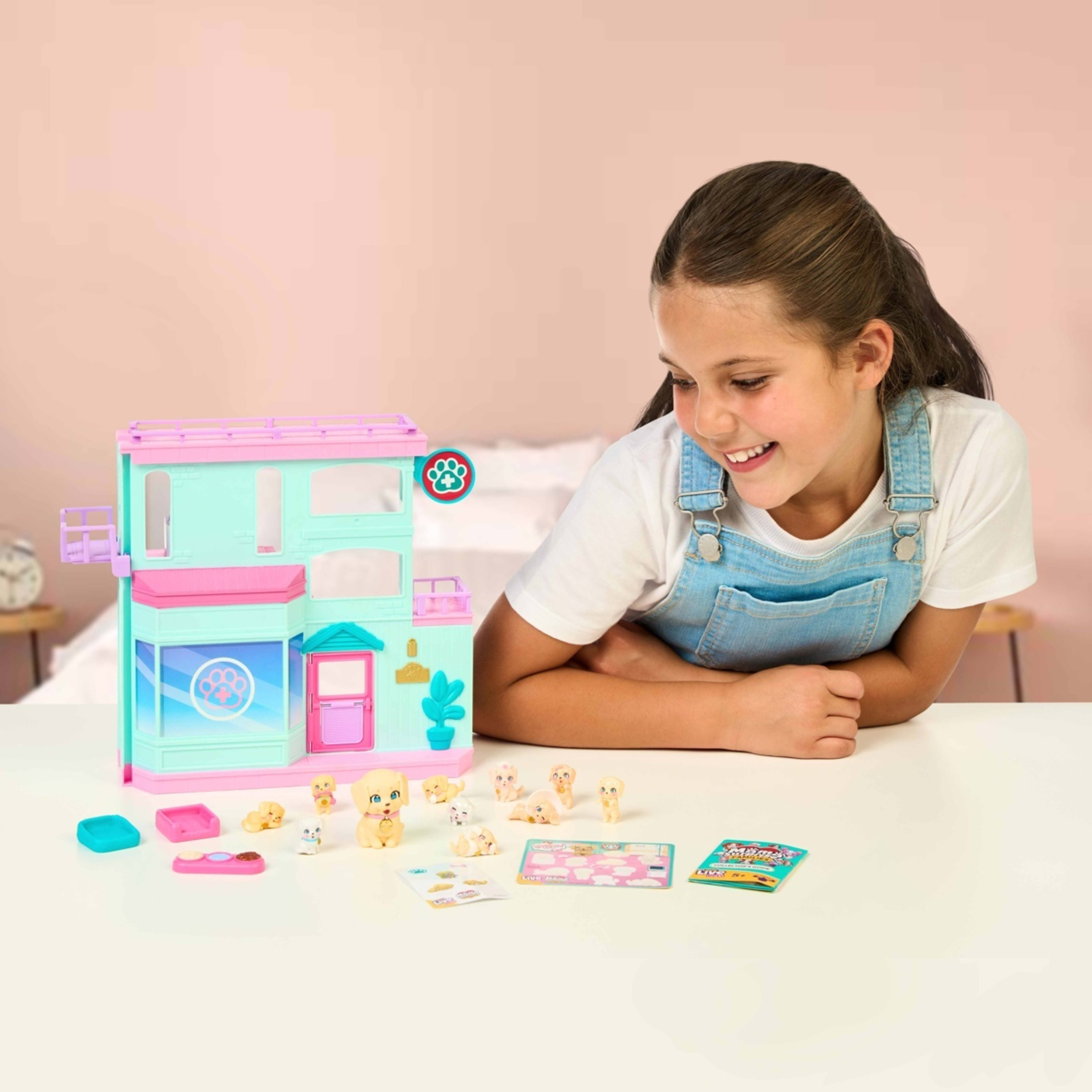 8 Little Live Pets Mama Surprise Families Baby Care Clinic Playset, 8 of 10
