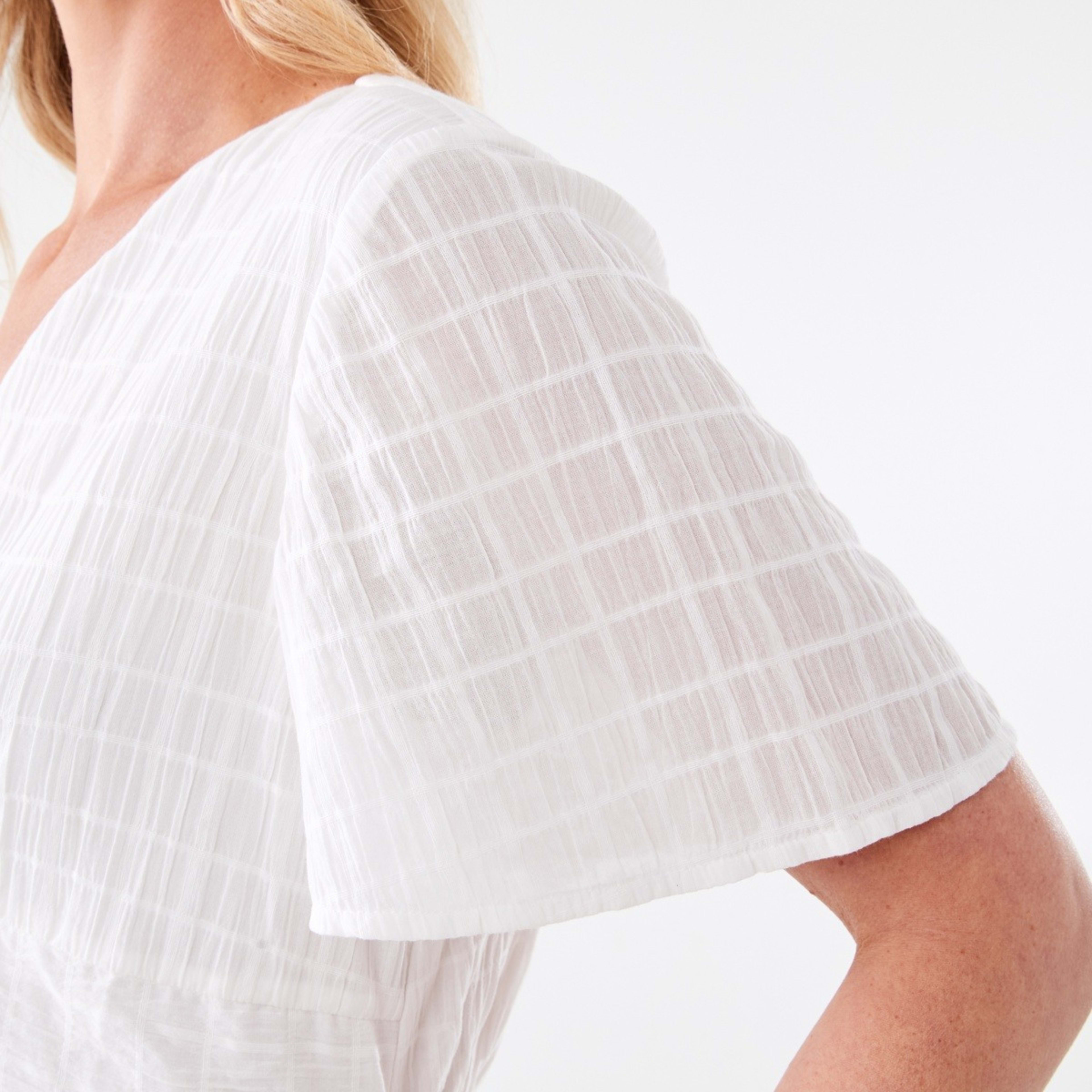 7 Short Sleeve Textured Twist Front Midi Dress White, 7 of 8