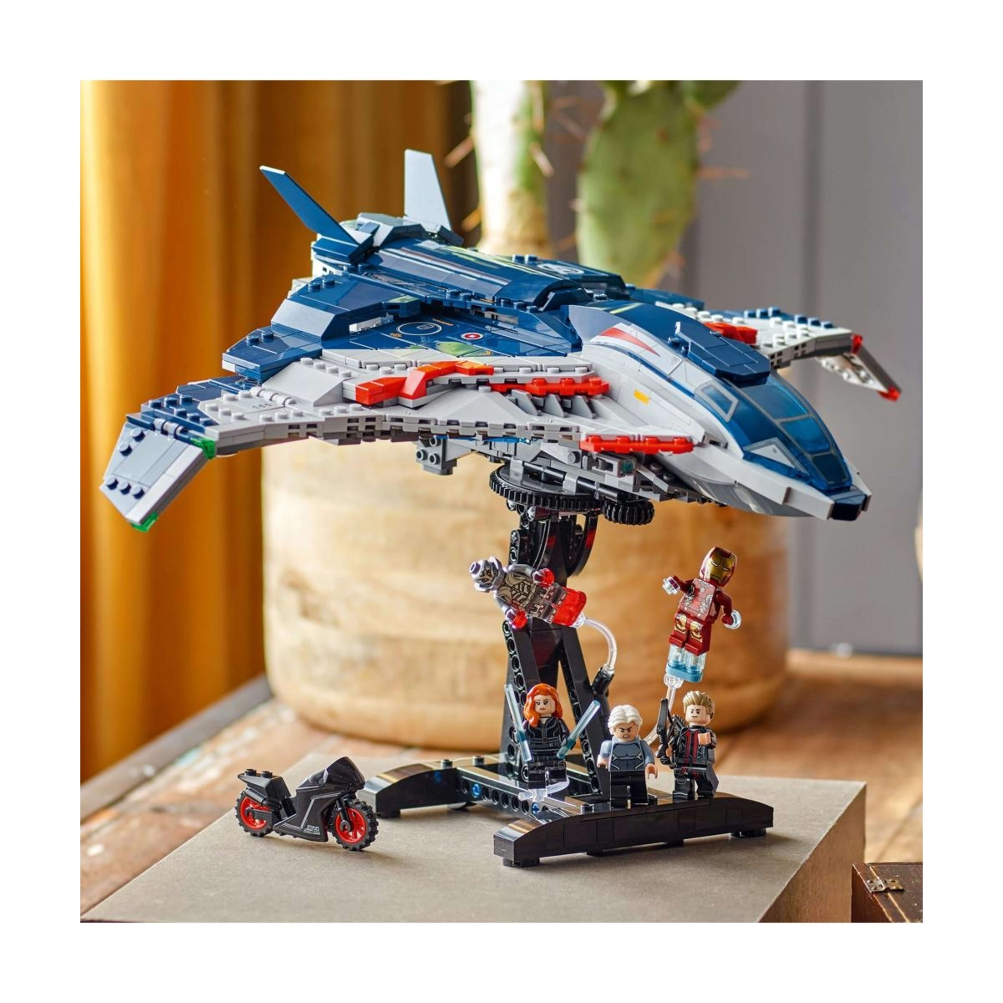 9 LEGO Marvel Super Heroes Avengers: Age of Ultron Quinjet 76325, 9 of 10