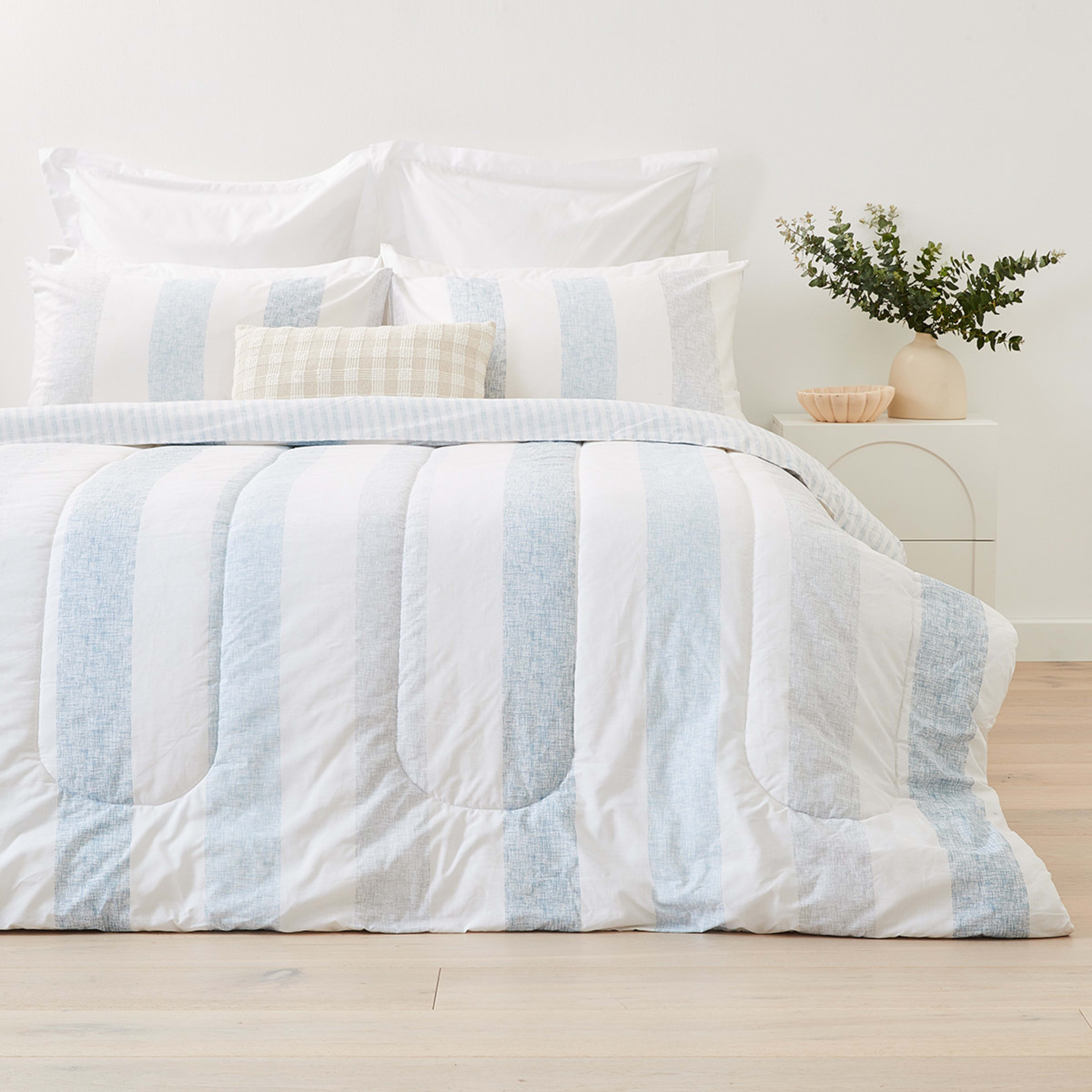 1 Quinn Cotton Rich Reversible Comforter Set - Double Bed, Blue