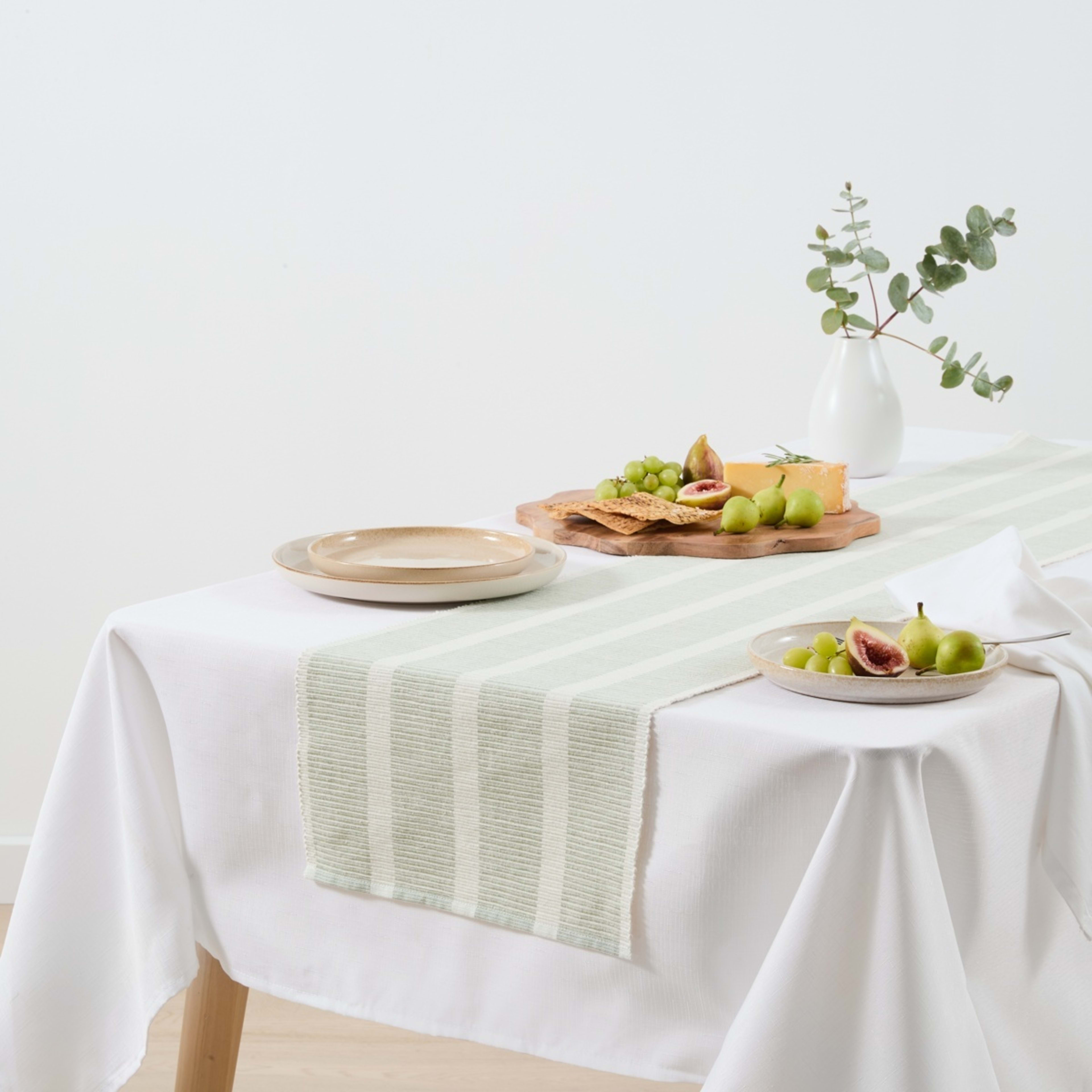 1 Green Ribbed Table Runner