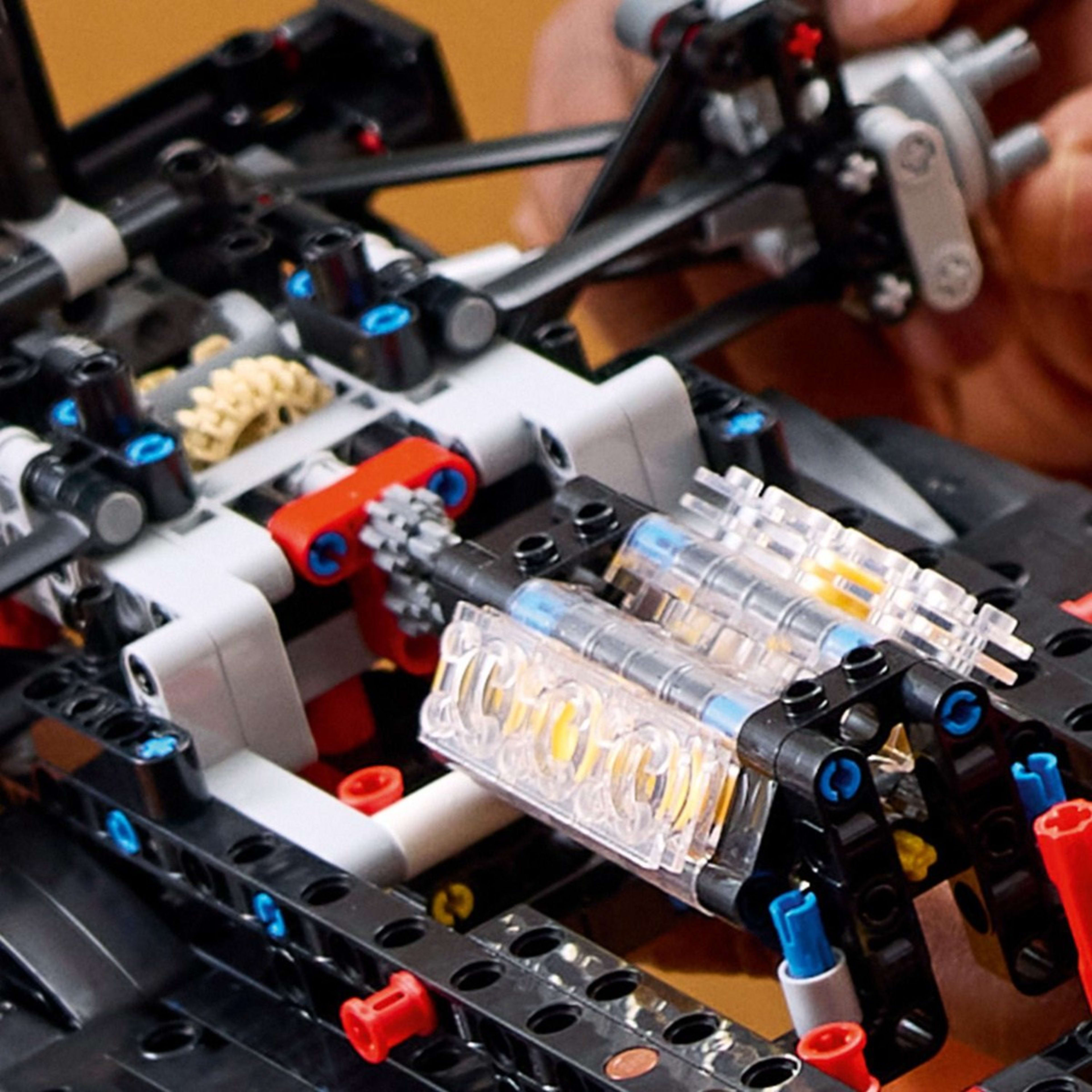 7 LEGO Technic Mercedes-AMG F1 W14 E Performance 42171, 7 of 11