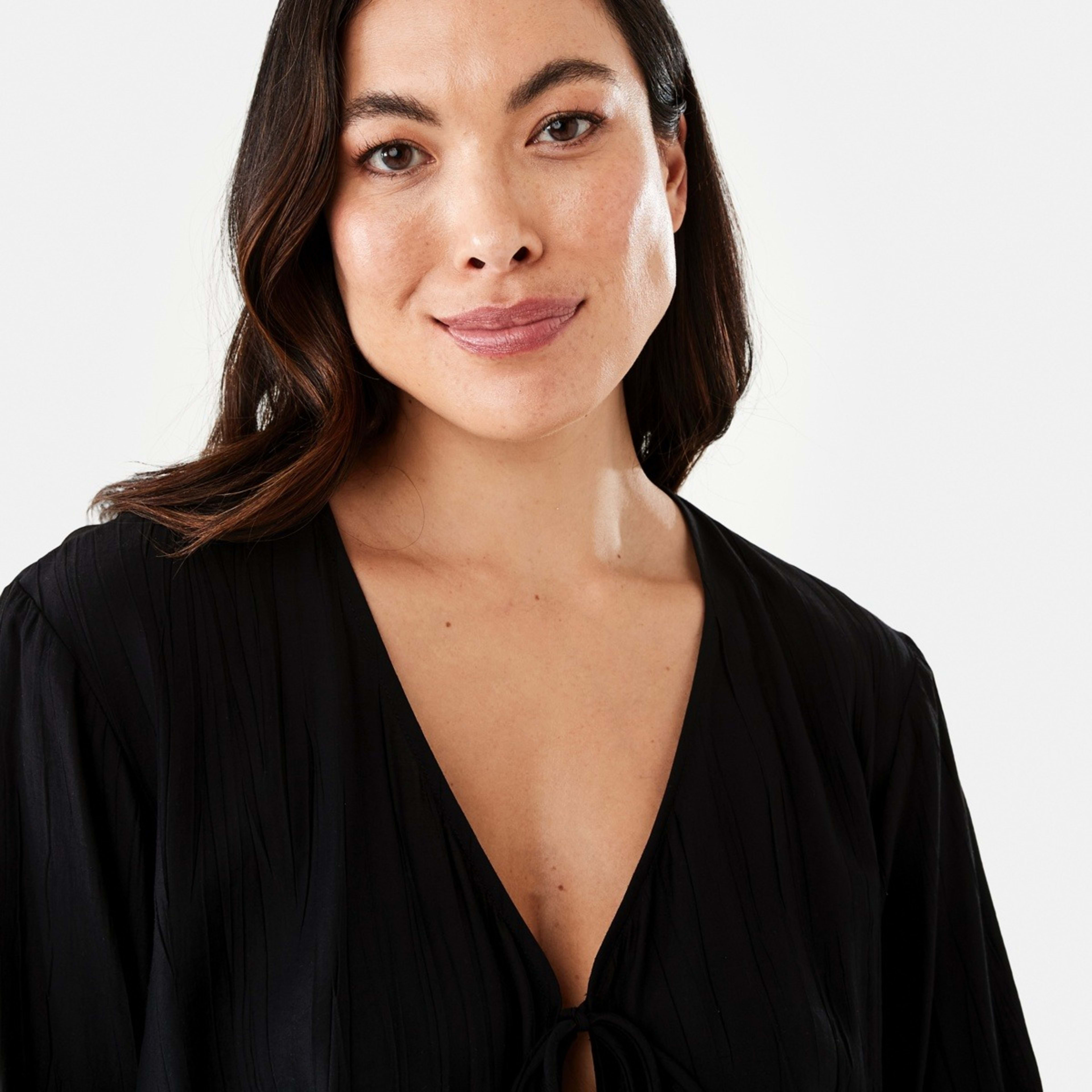 4 Long Sleeve Textured Tie Front Top Black, 4 of 6
