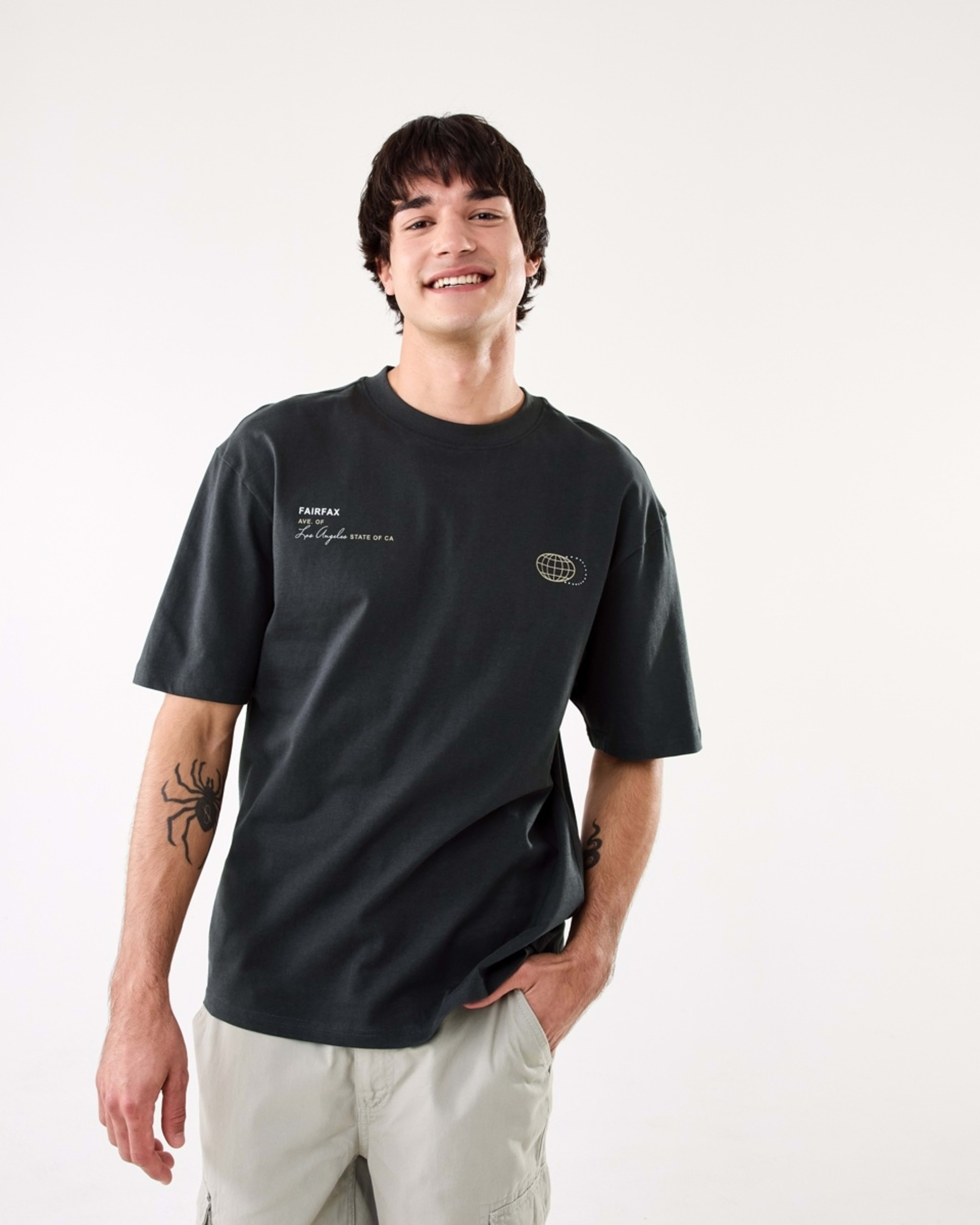 1 Oversized Print T-shirt Fairfax, 1 of 10