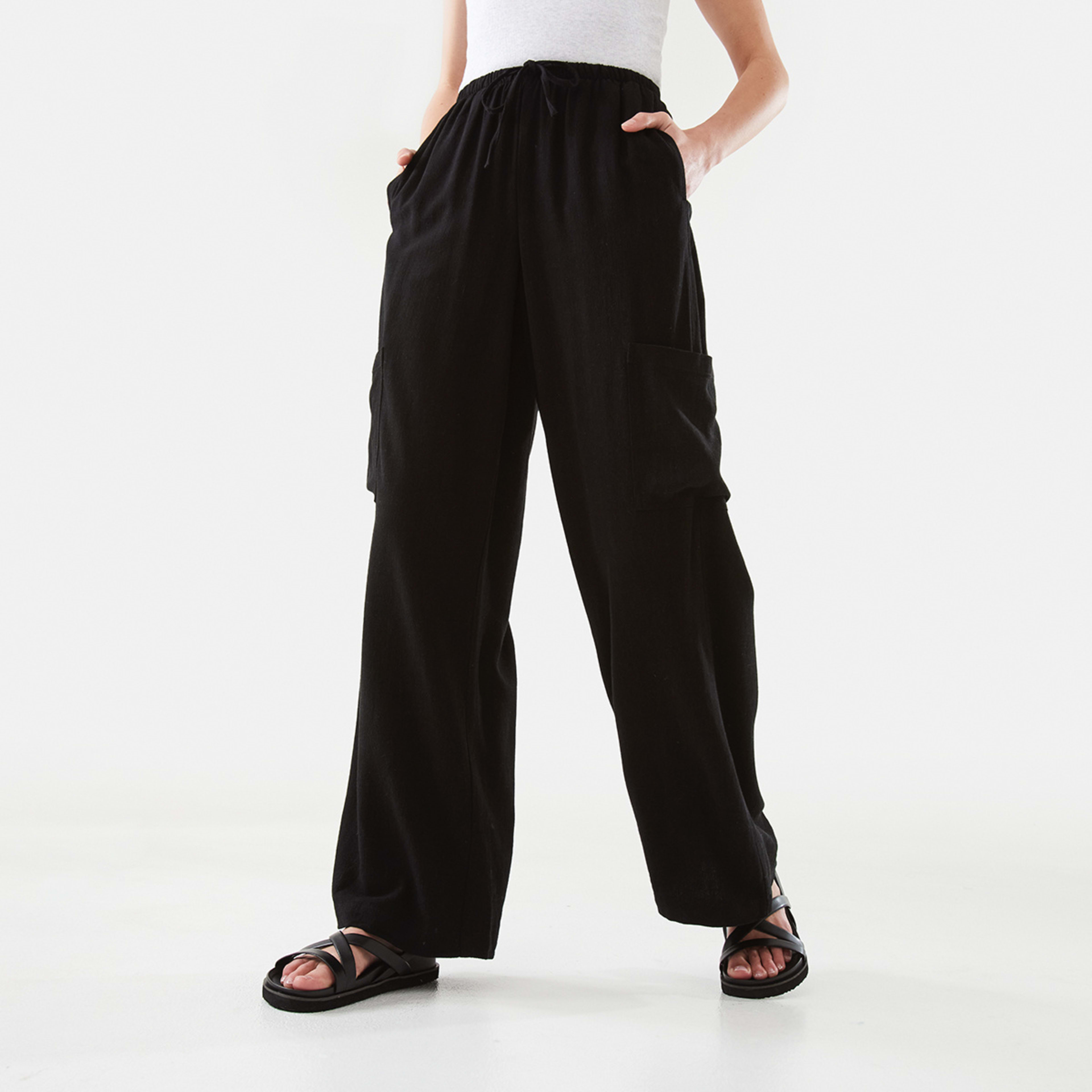 1 Textured Cargo Pants Black, 1 of 9