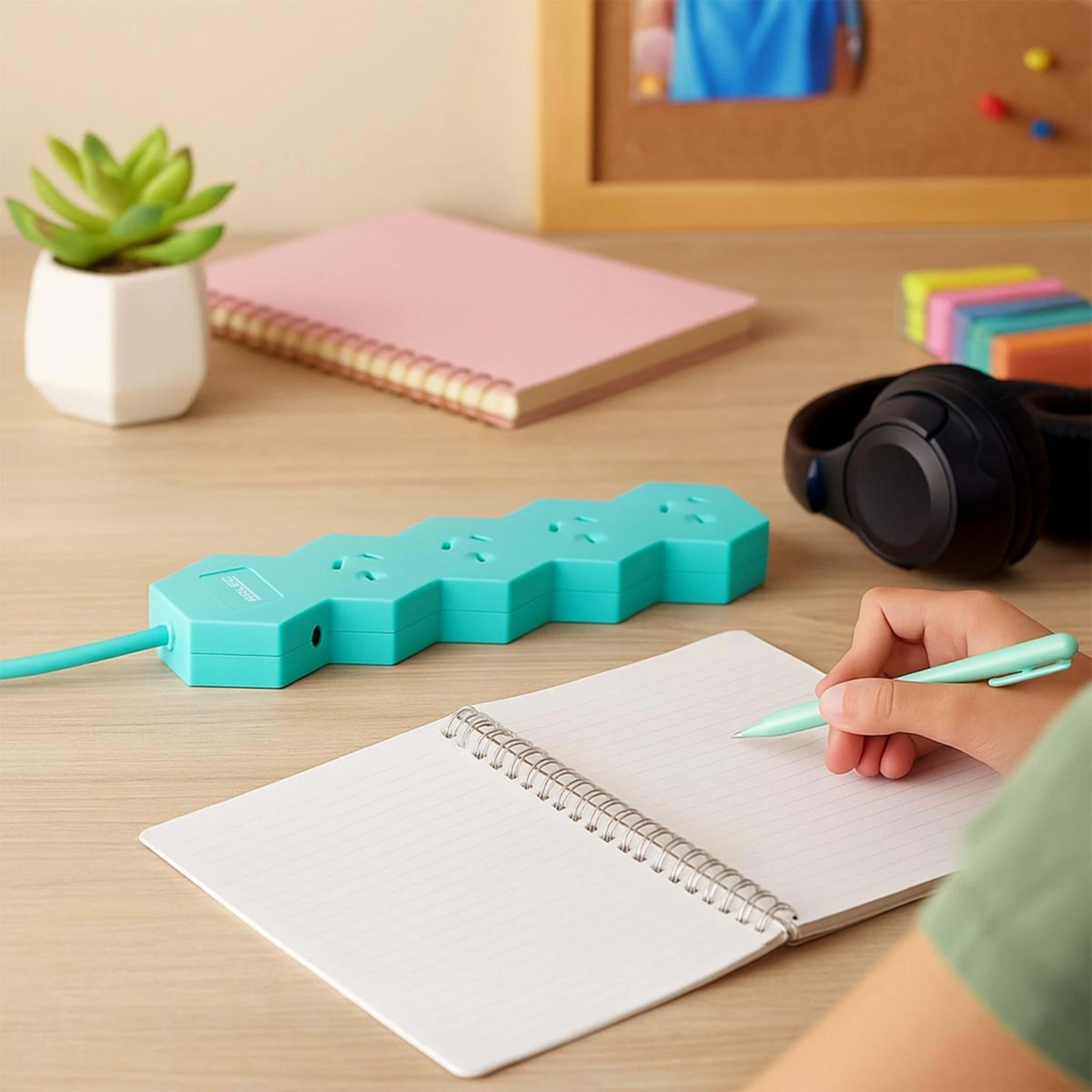 1 Arlec 4 Outlet Hexagon Overload Protected Powerboard - Teal