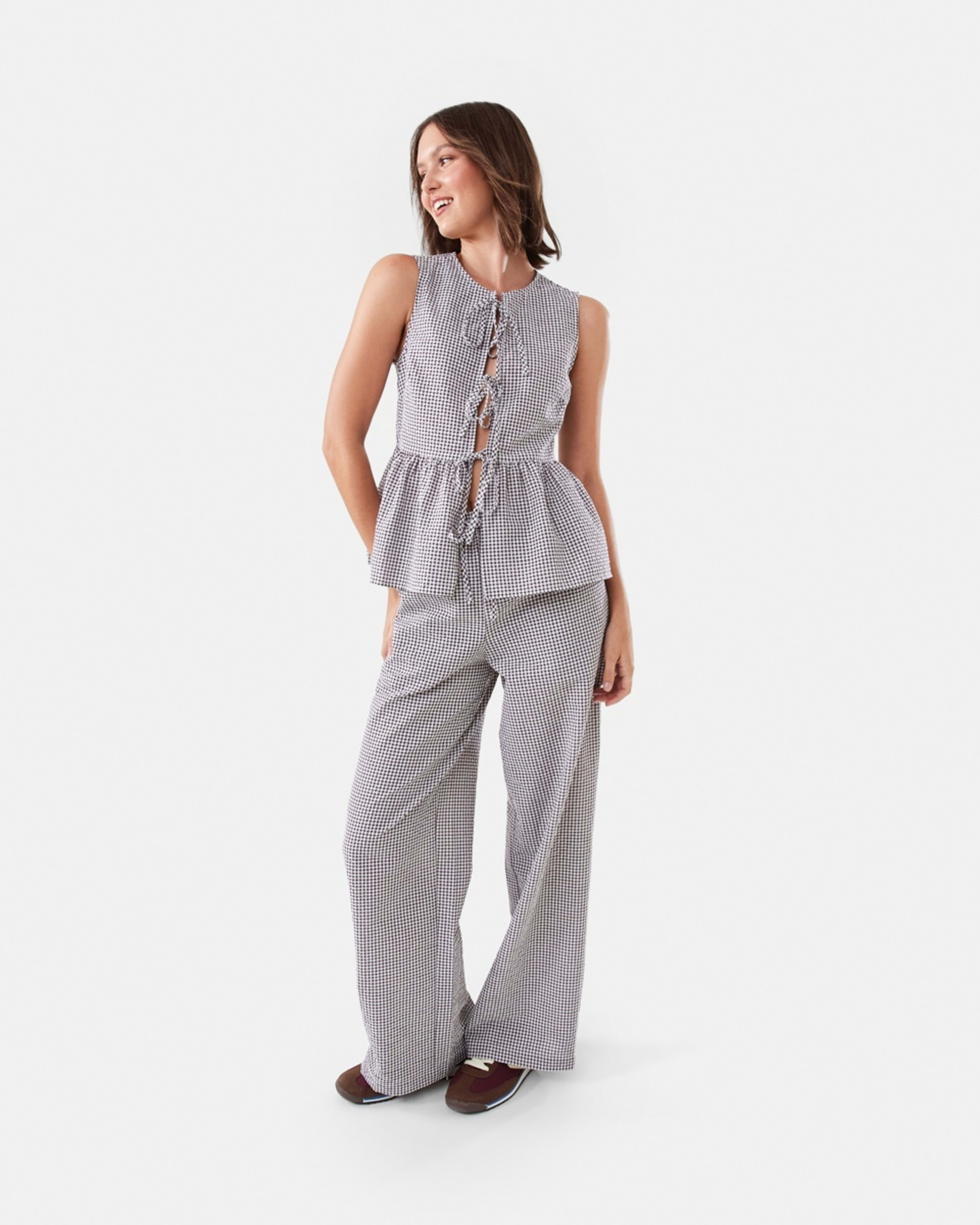 2 Sleeveless Gingham Tie Front Top Brwn Ging, 2 of 7