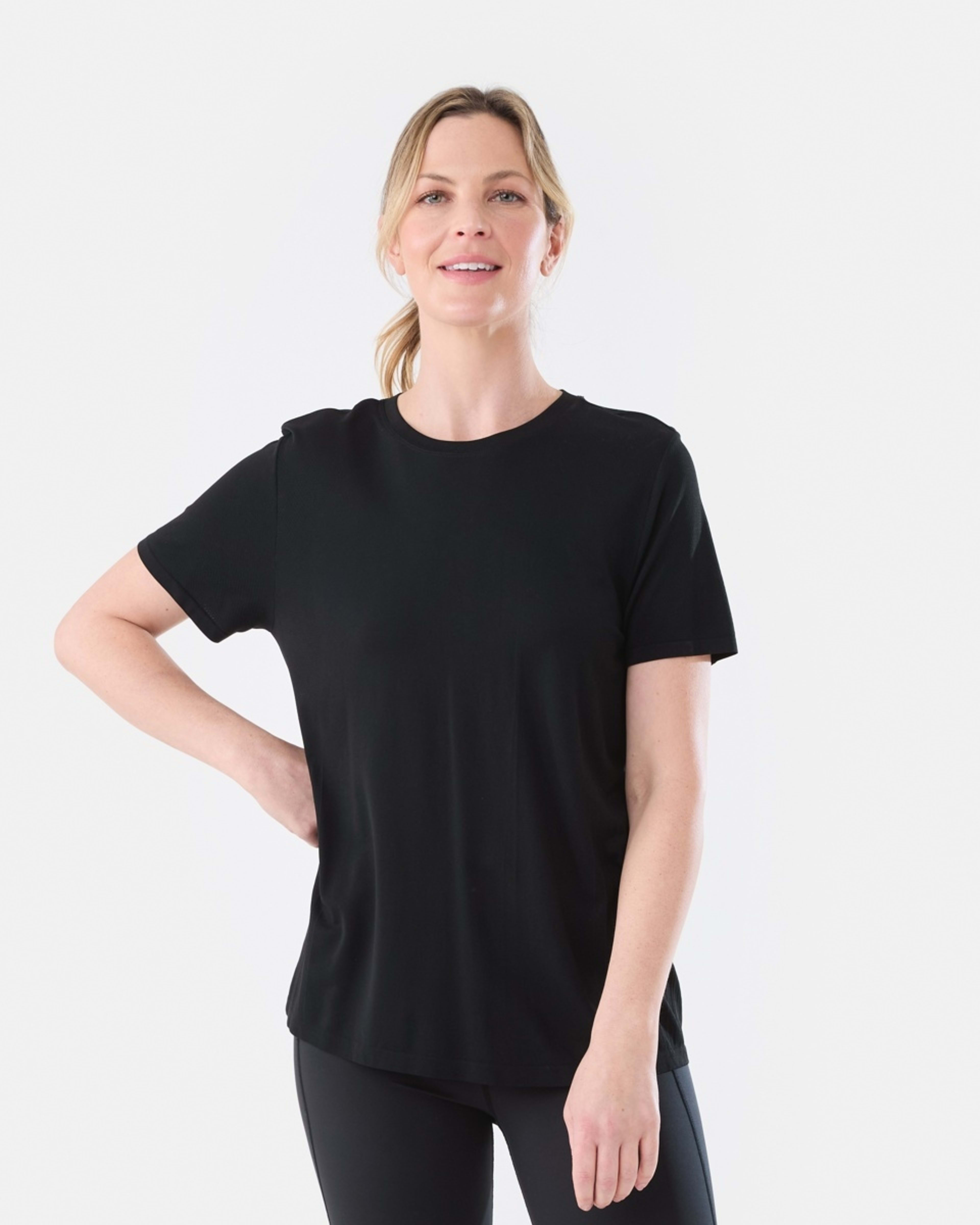 1 Active Womens Seamfree Crew Neck T-shirt BLACK
