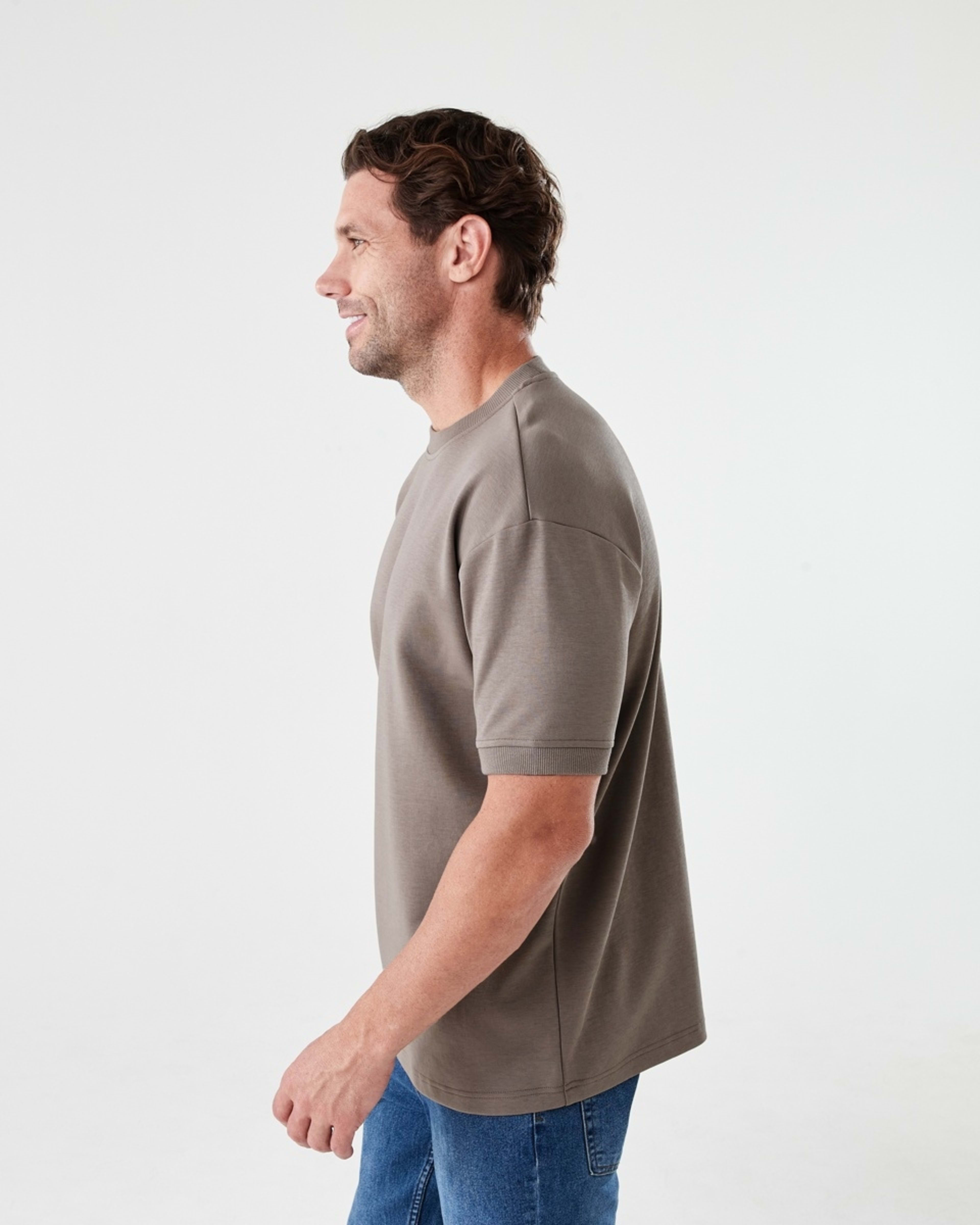 2 Oversized Interlock T-shirt DRIFT BROWN, 2 of 6